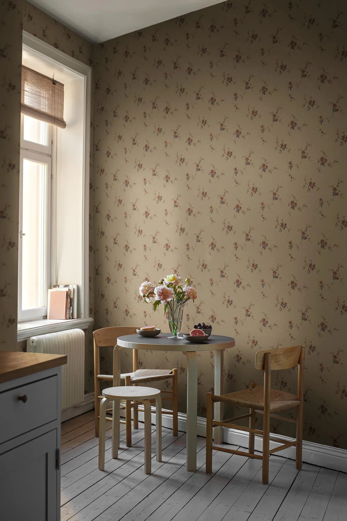 Behang met plantenmotief SAGA bruin met bordeaux