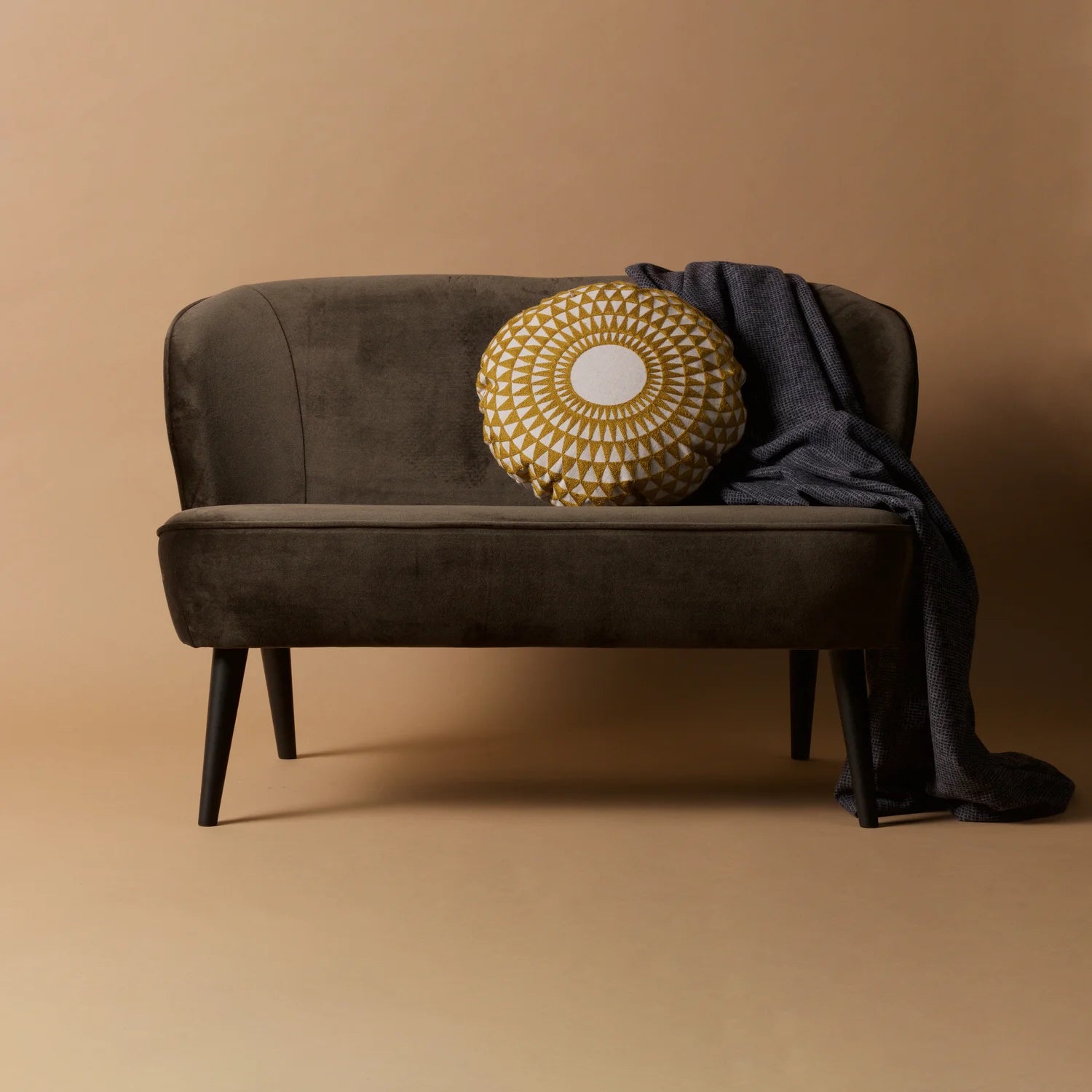 Sofa aksamitna SARA burgundowy – Woood