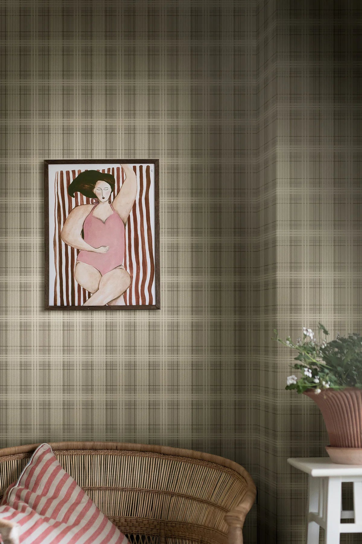 Behang met geometrisch patroon in Schotse ruit TAILOR’S TWEED gedempt groen met beige