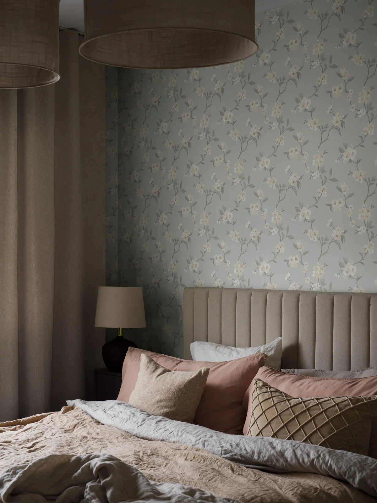 Papieren vliesbehang met plantaal patroon MARIE blauw met crème