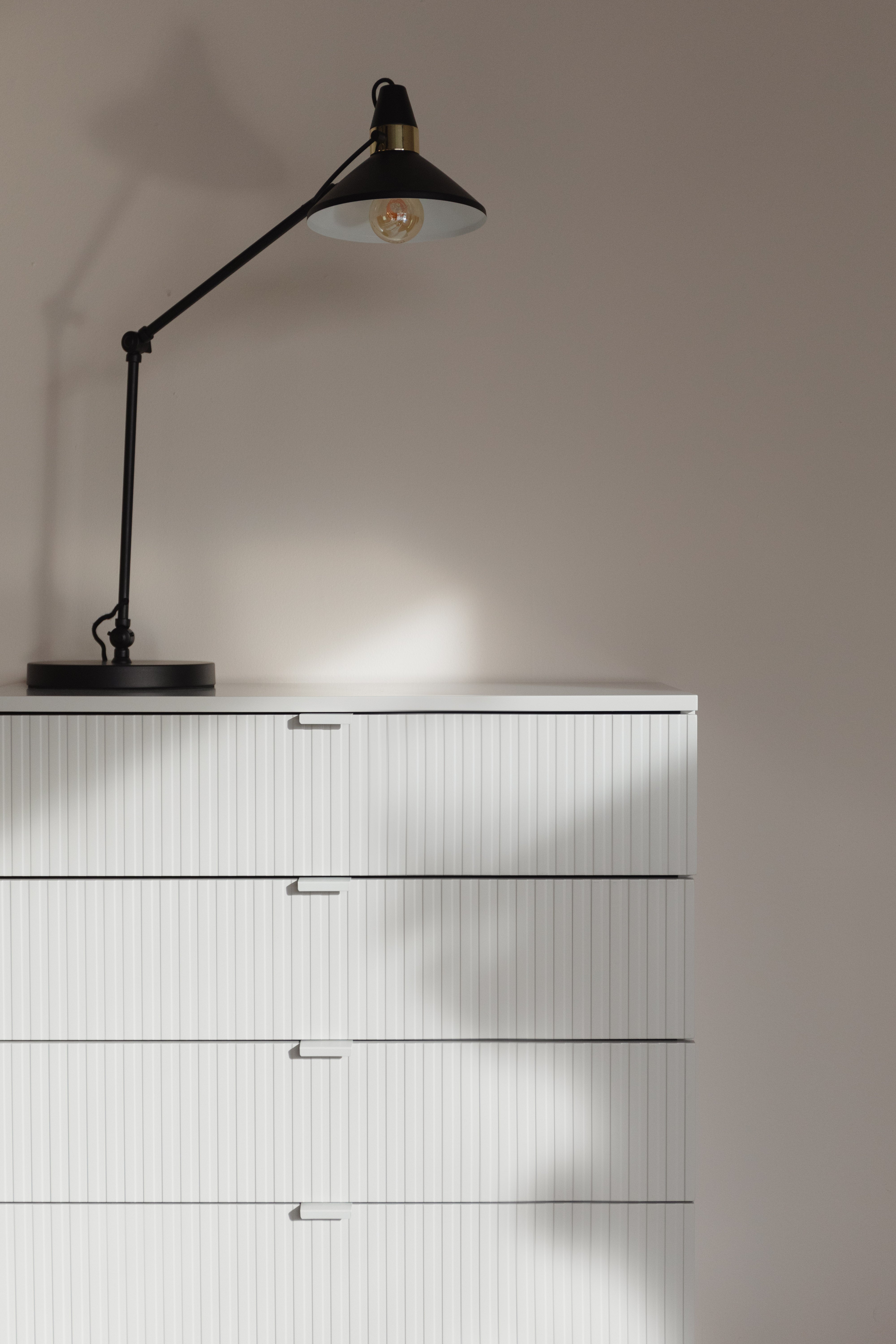 Szafka z szufladami CAYO szary – styl minimalistyczny