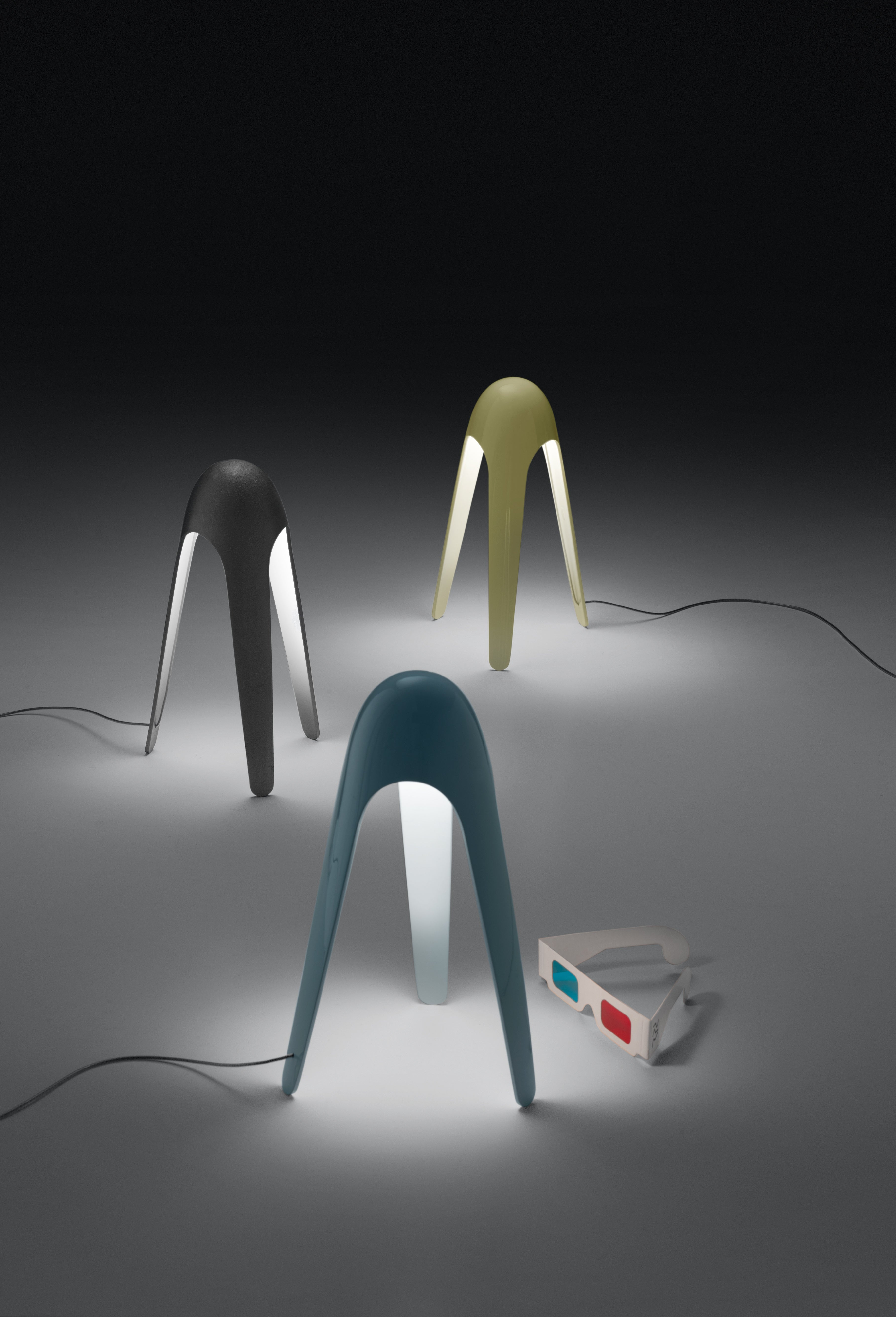 Tischlampe CYBORG in schimmerndem Blau