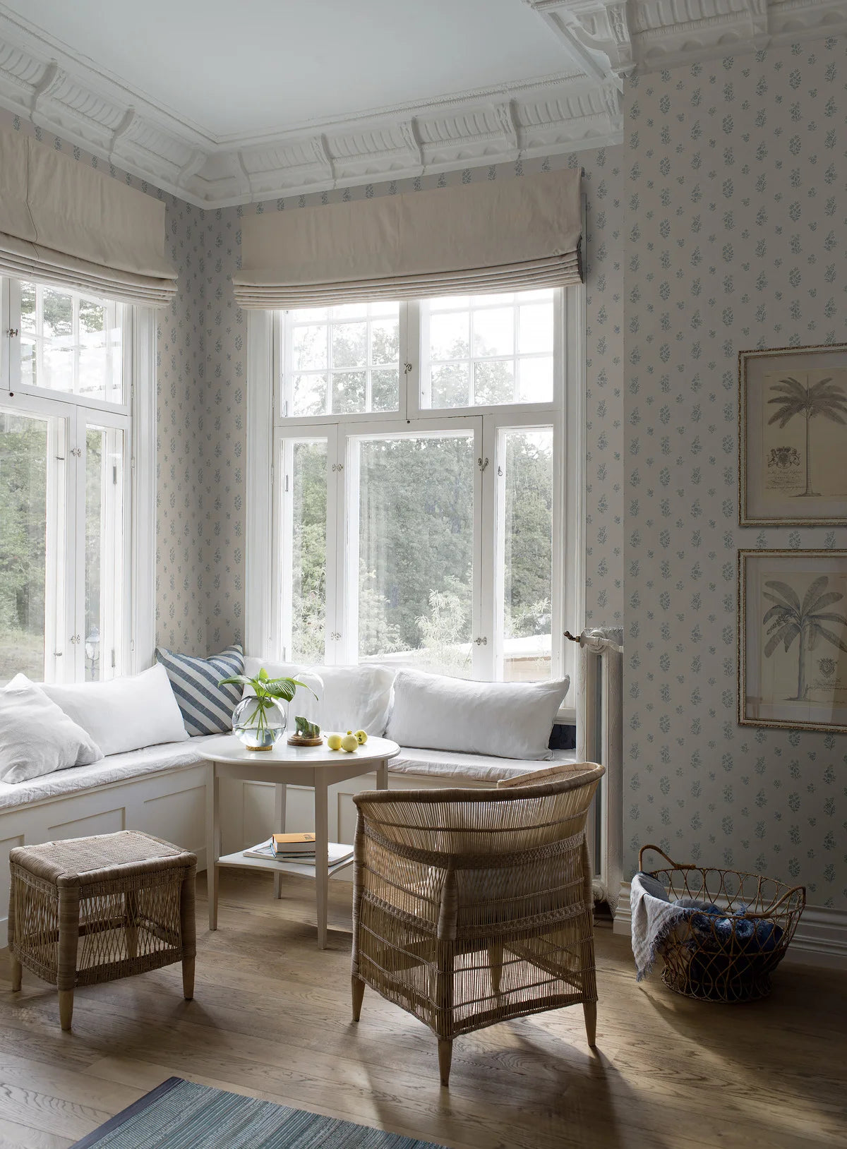 Vliesbehang met plantaal patroon PETIT FLEURS beige met blauw