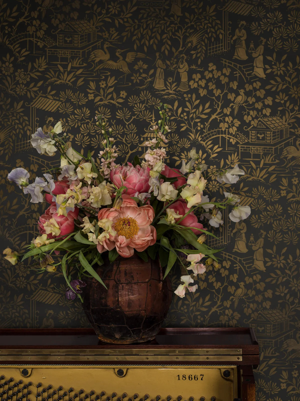 Vlies-Tapete mit orientalischem Motiv ORIENTAL GARDEN braun mit Gold