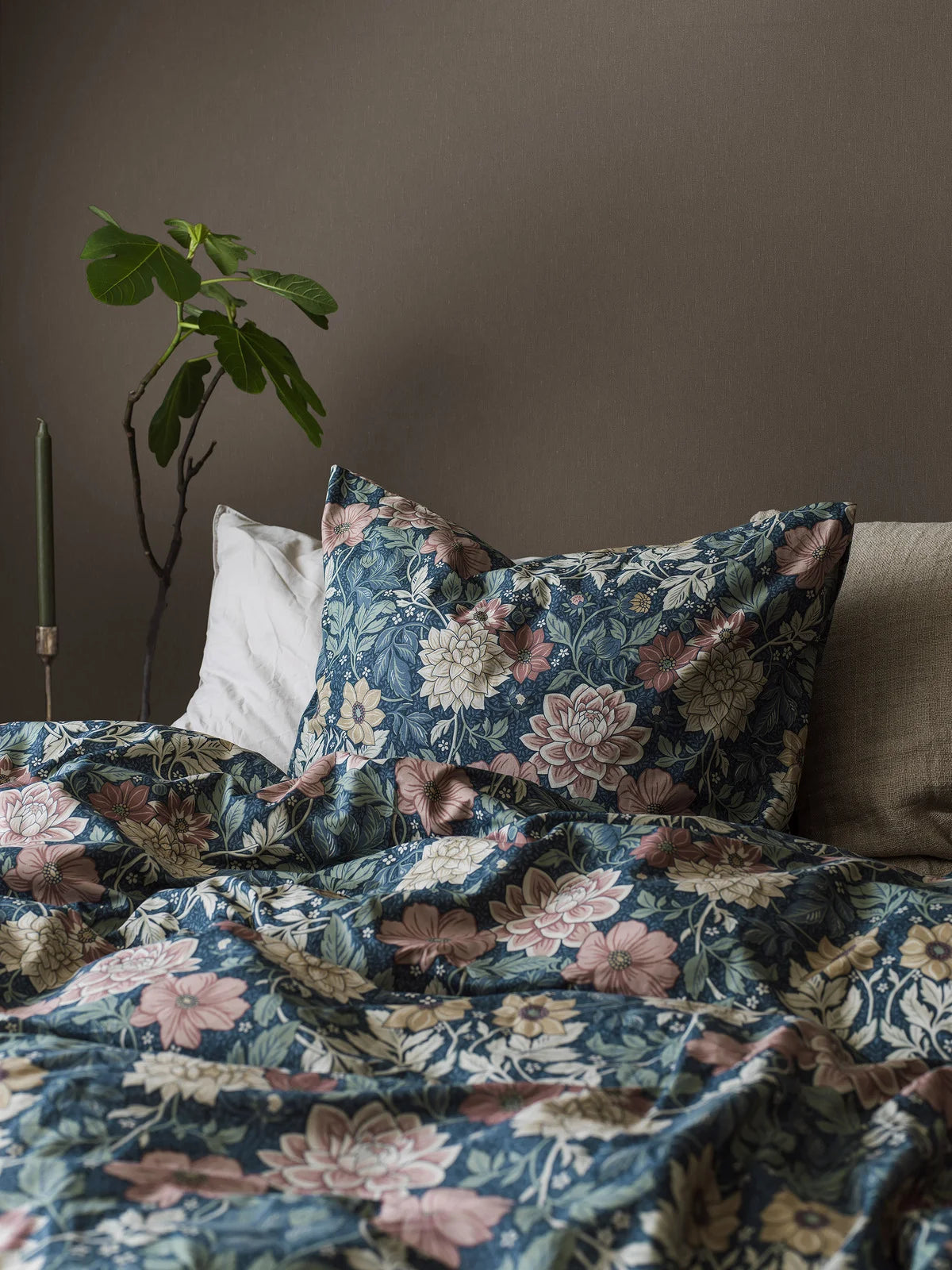 Strukturierte Tapete, die Leinen imitiert - VINTAGE HOLZ, warmes Braun