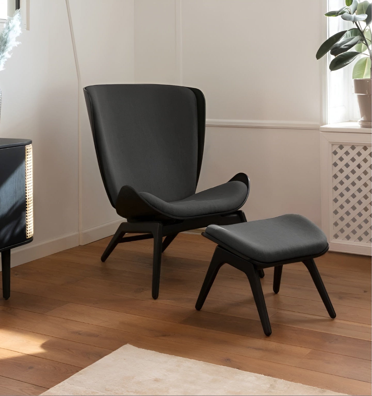 Podnóżek READER czarna skóra z czarną podstawą