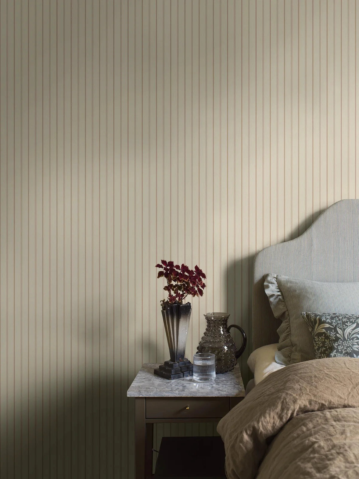 Tapeta w paski WOODLAND STRIPE beżowy na ścianę – Boråstapeter
