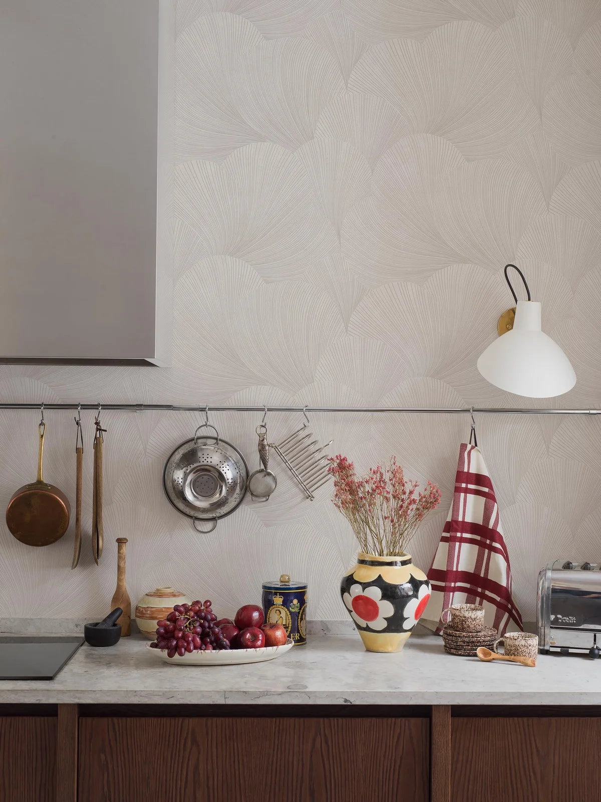 Non-woven paper wallpaper with an abstract pattern MIRAGE broken white