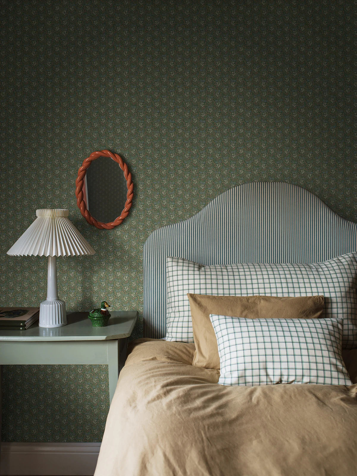 BELLA Green Floral Pattern Wallpaper