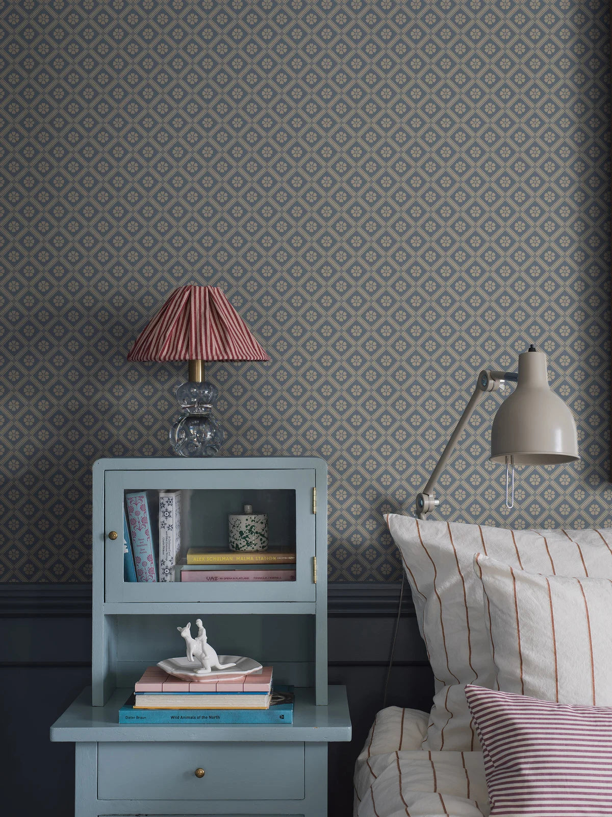 Tapete mit geometrischem Muster LOVE blau