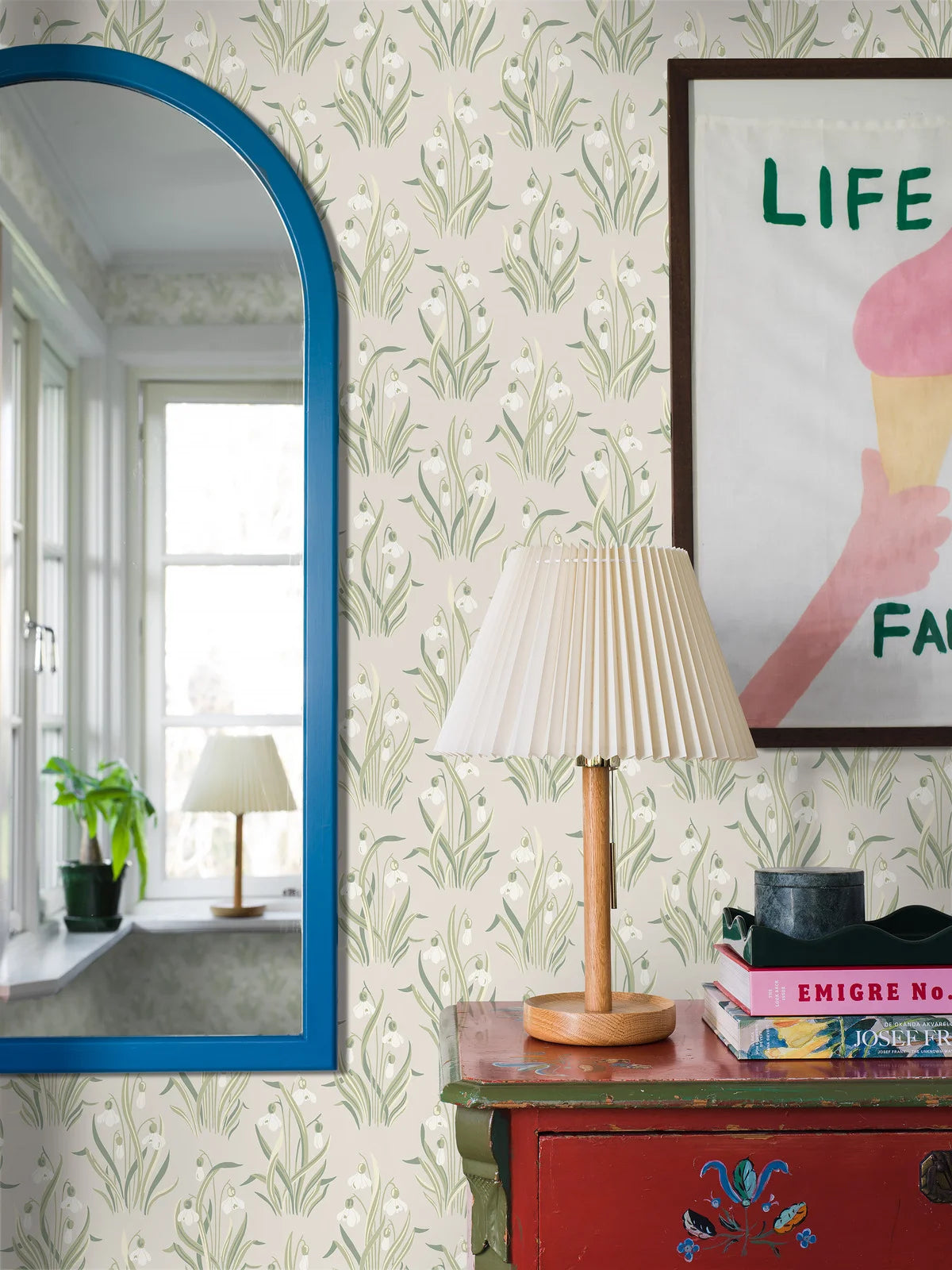 Beige behang met bloemenmotief SNODROPPE met groen