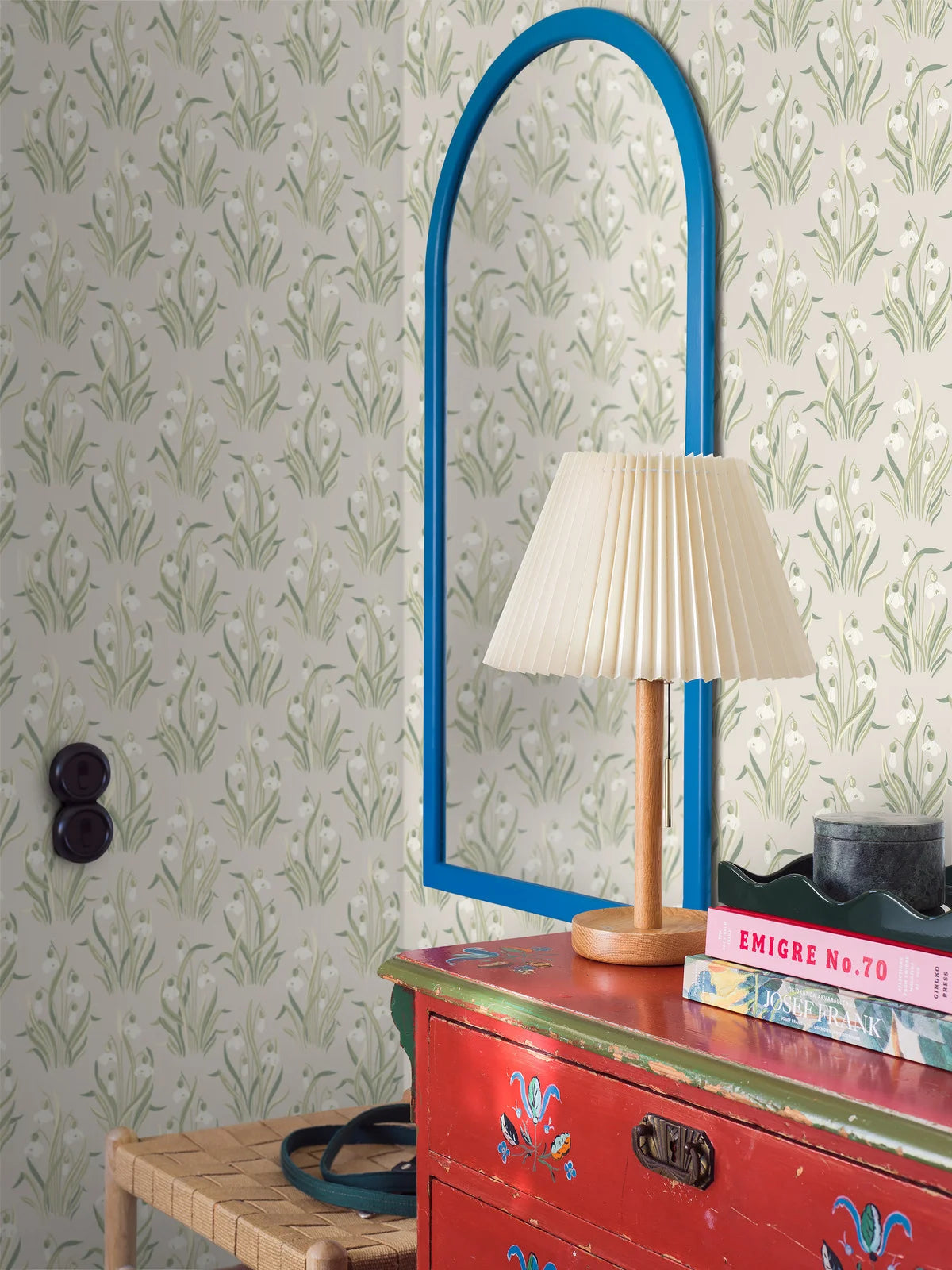 Beige behang met bloemenmotief SNODROPPE met groen