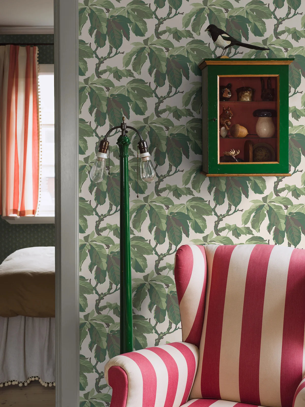 KASTANJI White and Green Leaf Pattern Wallpaper