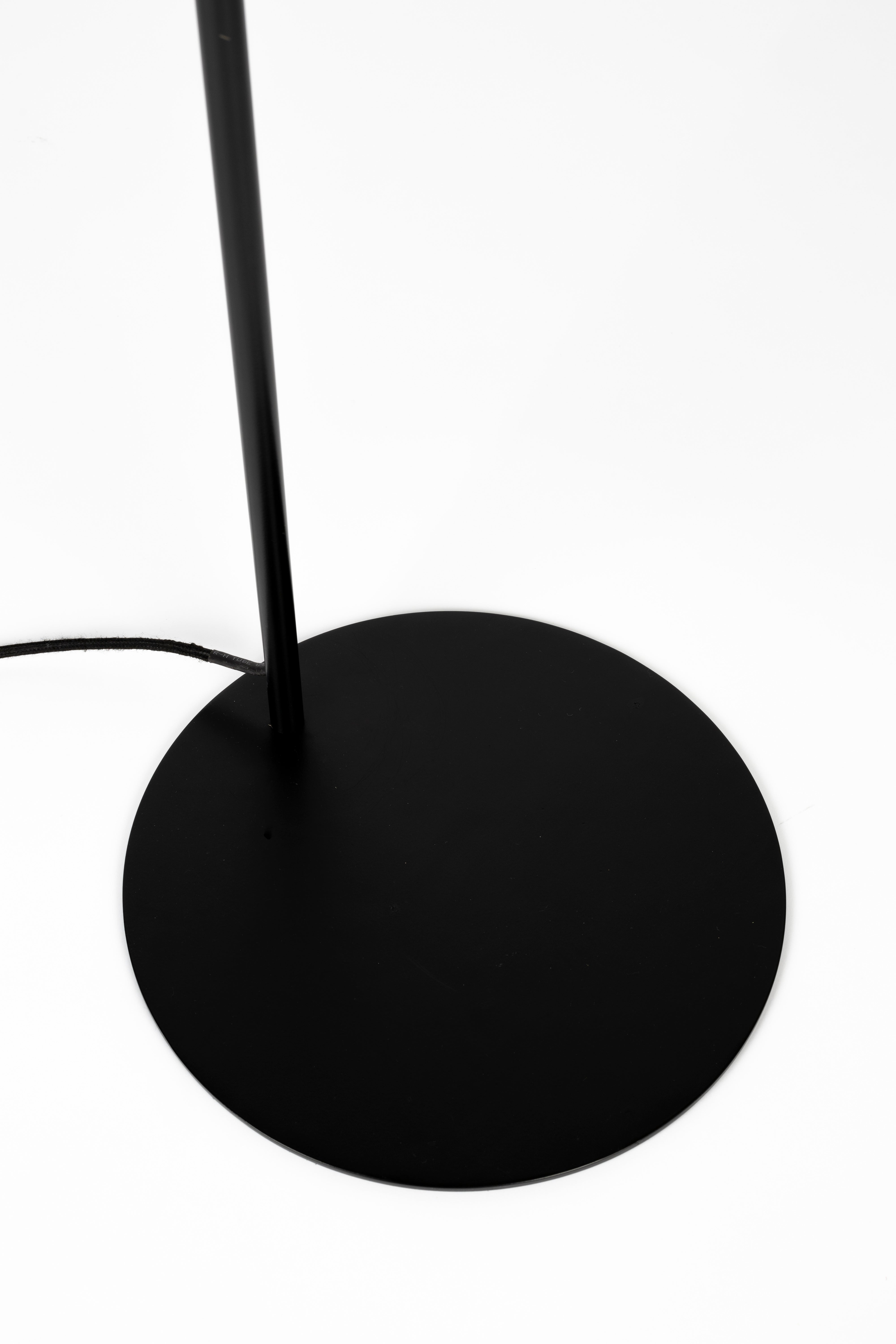 JAYLEE black floor lamp
