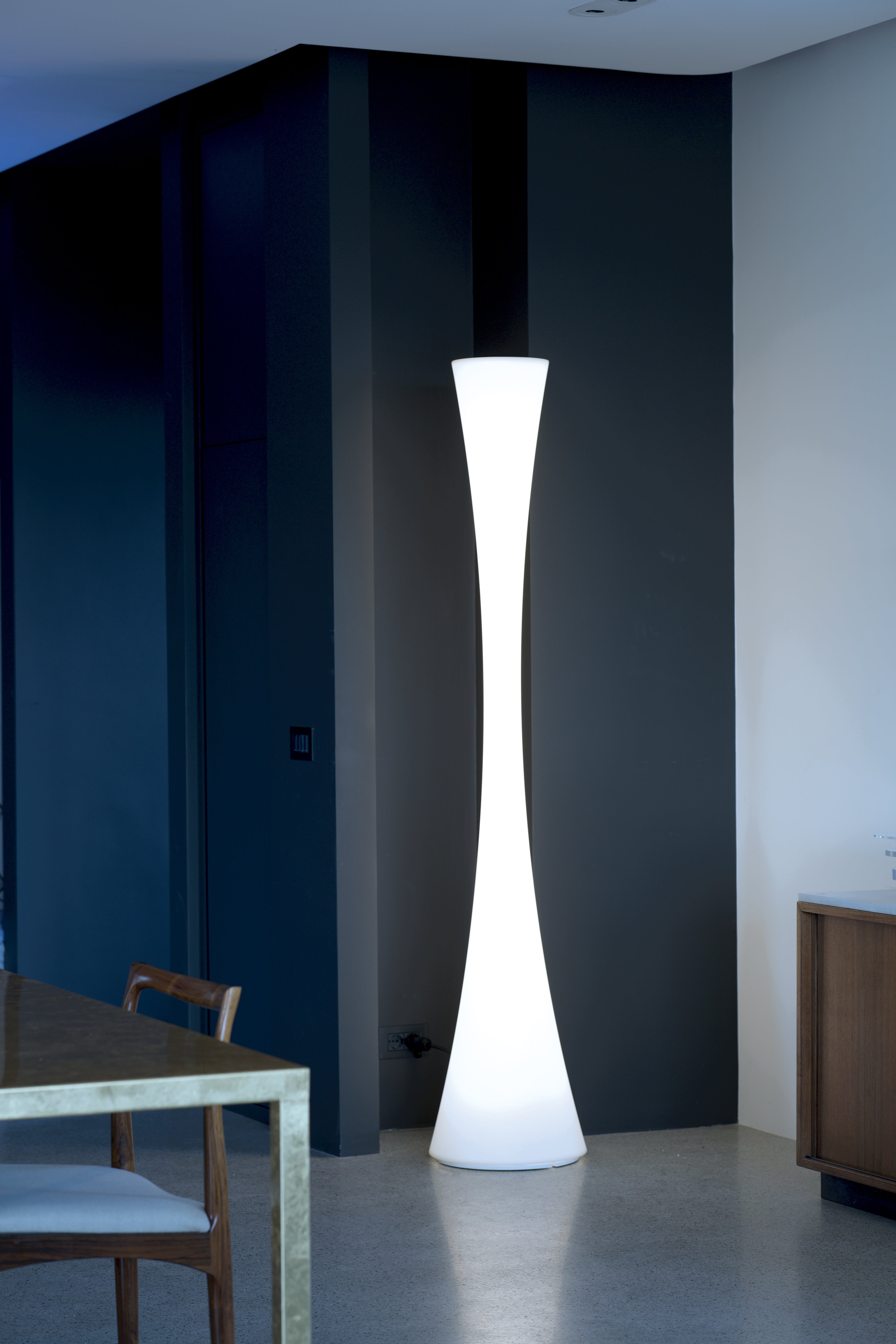 Bodenlampe BICONICA in glänzendem Weiß