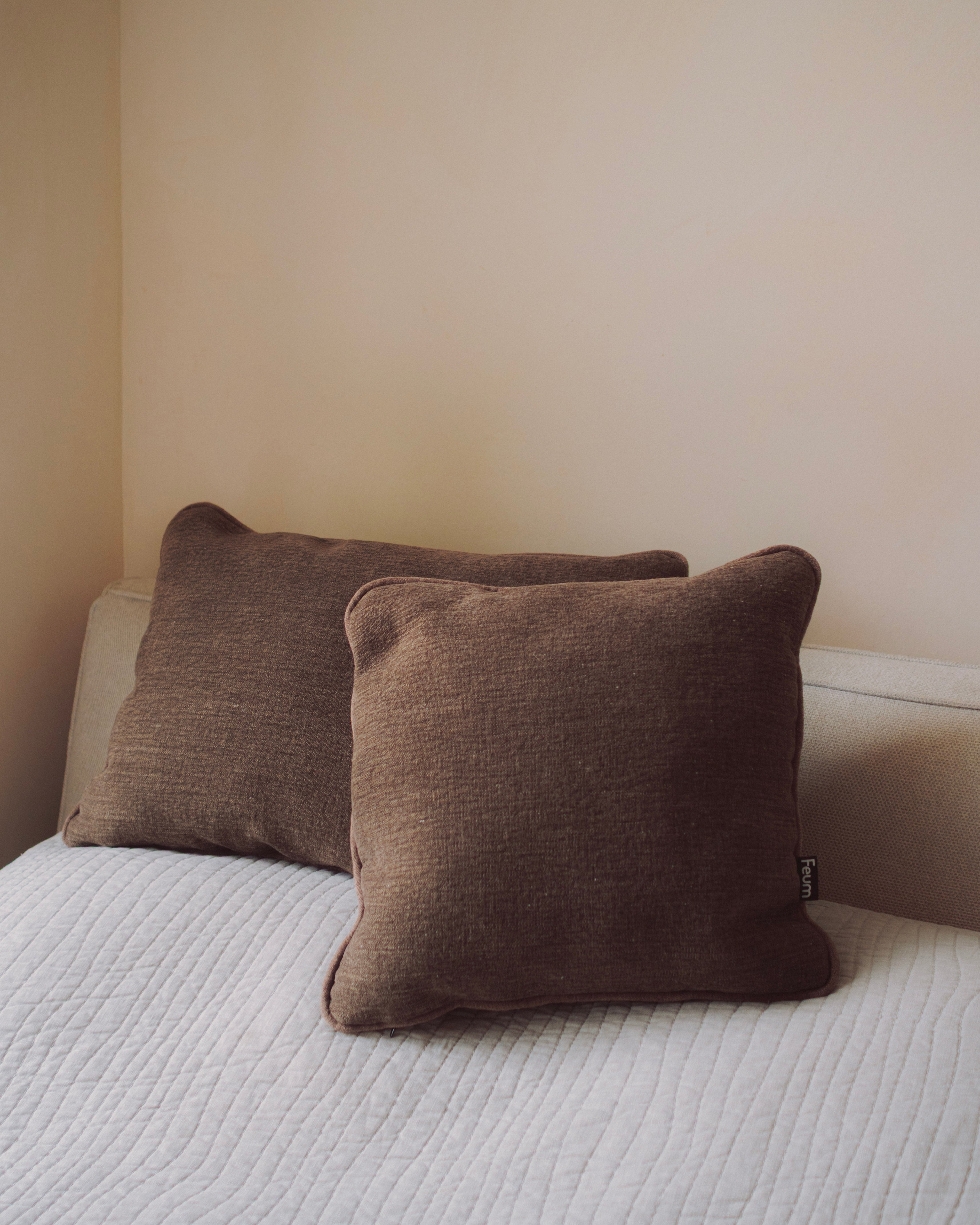MIU kussen notenbruin
