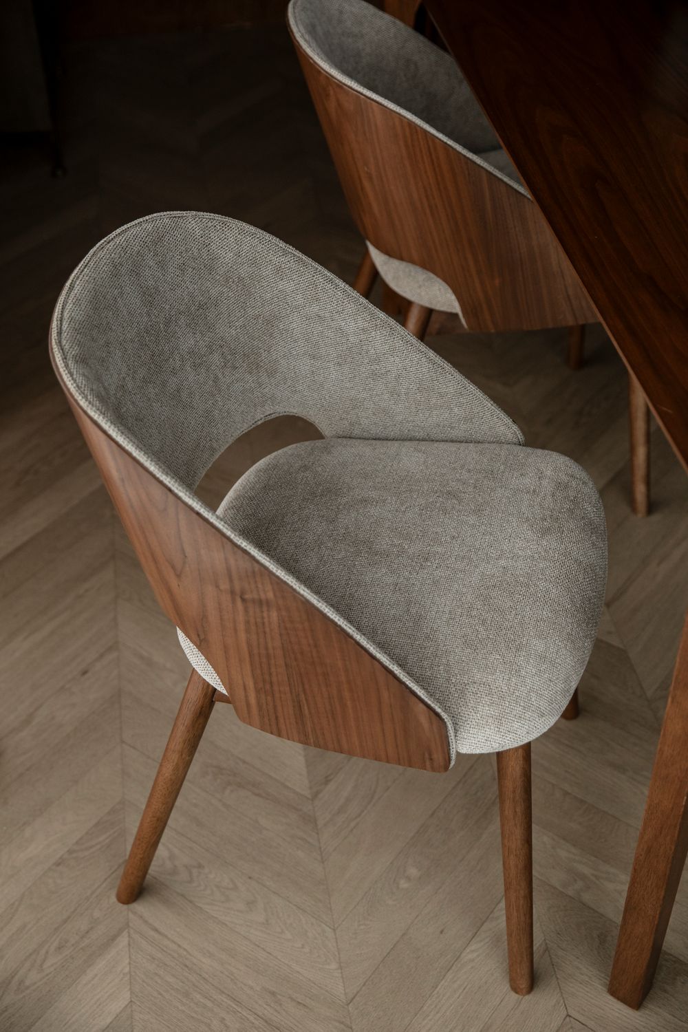Stoel VELORE beige met houten basis