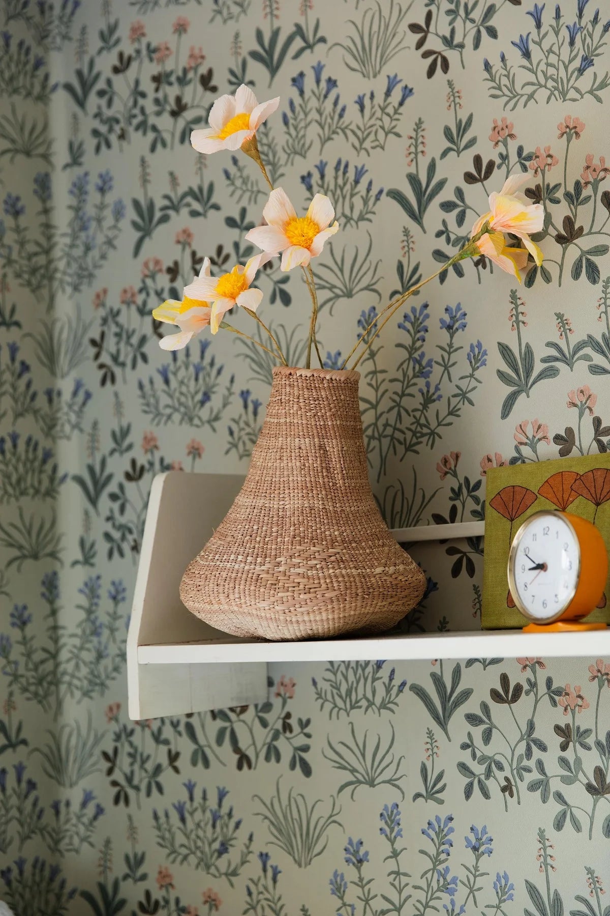 Tapete mit Pflanzenmotiv NORAS ANG, gedämpftes Grün mit Blau