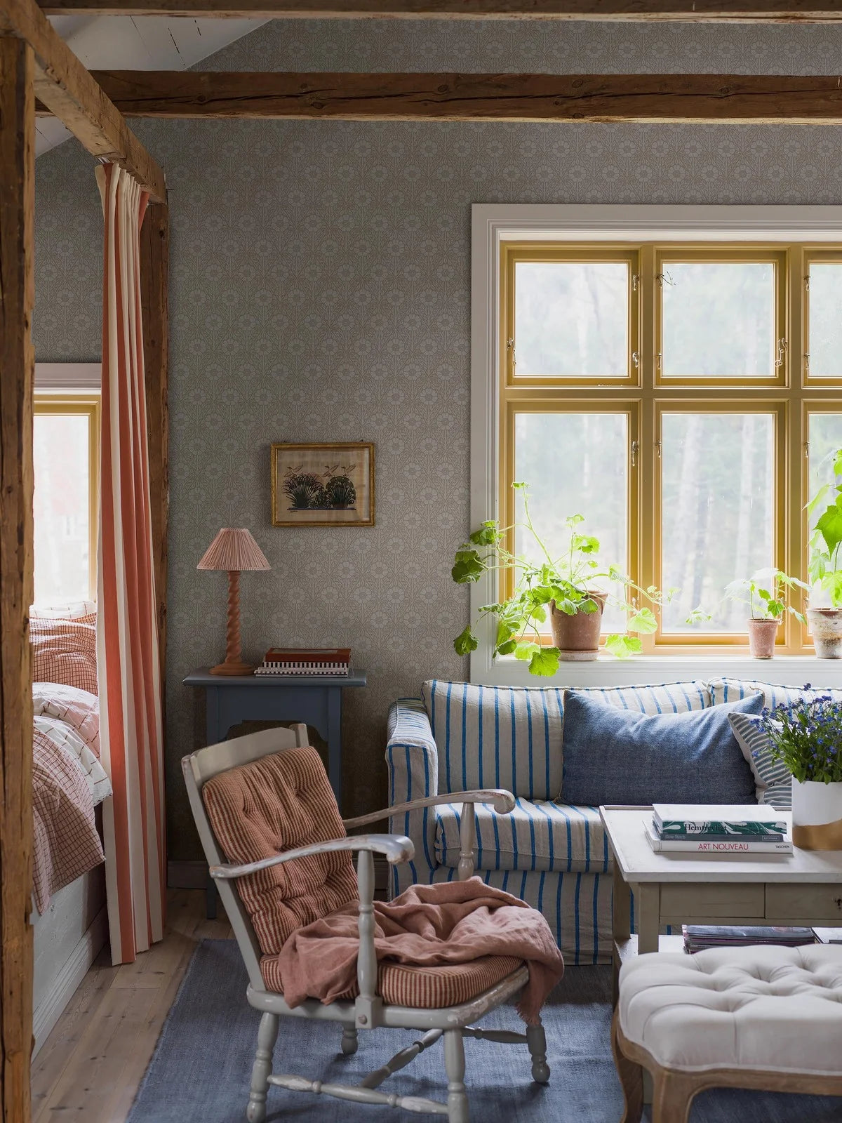 Tapete mit Pflanzenmotiv in Blumen NYPONROS braun mit Weiß