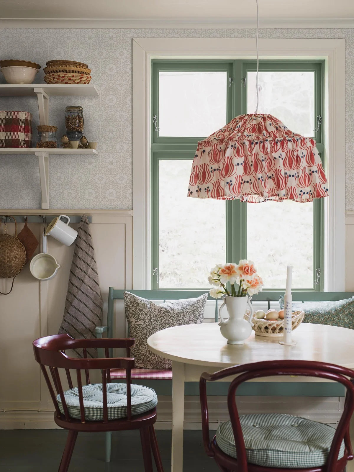 Behang met plantenmotief in bloemen NYPONROS grijs-beige met wit