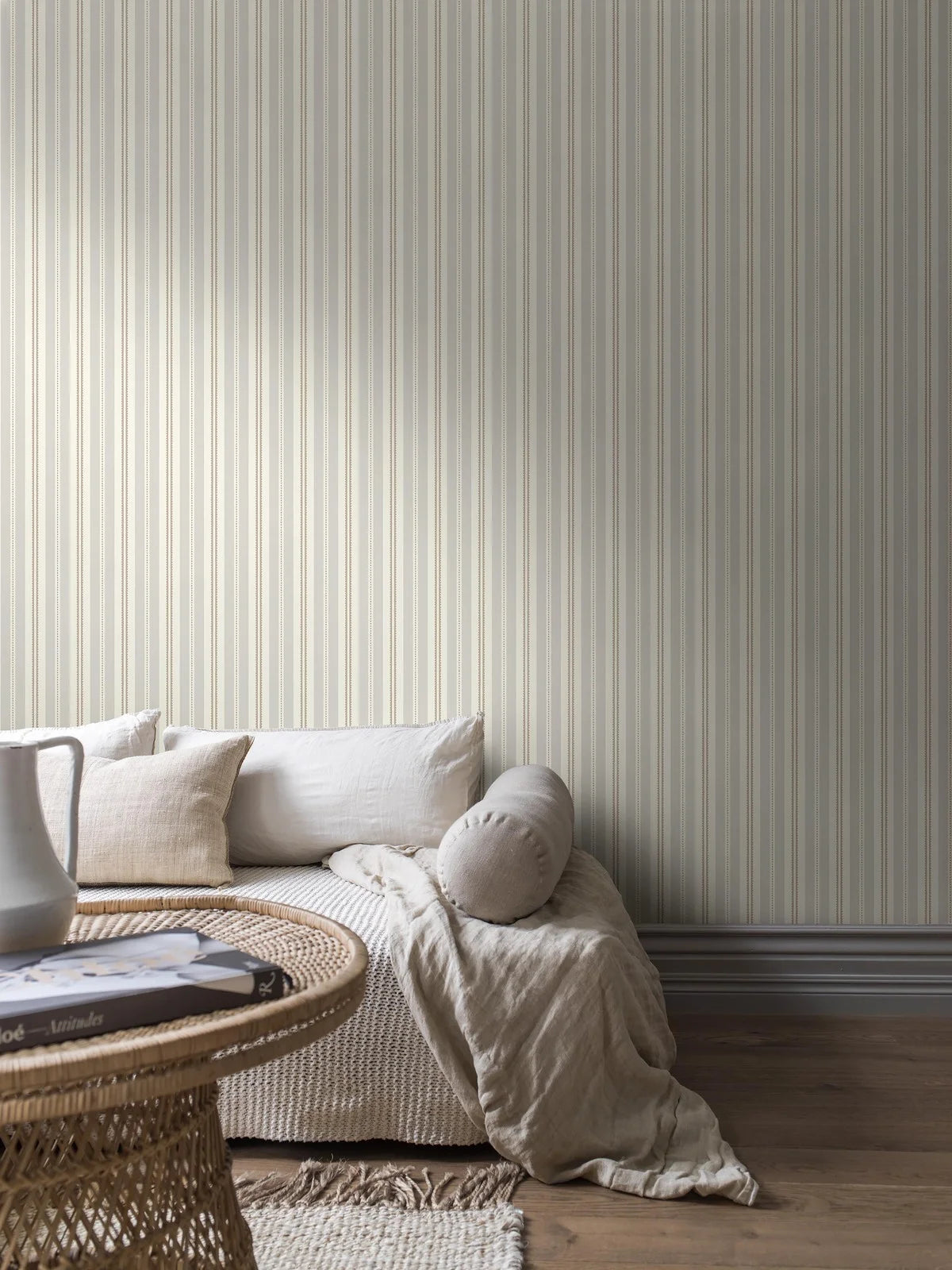 Gestreepte behang HEDDA beige met bruin