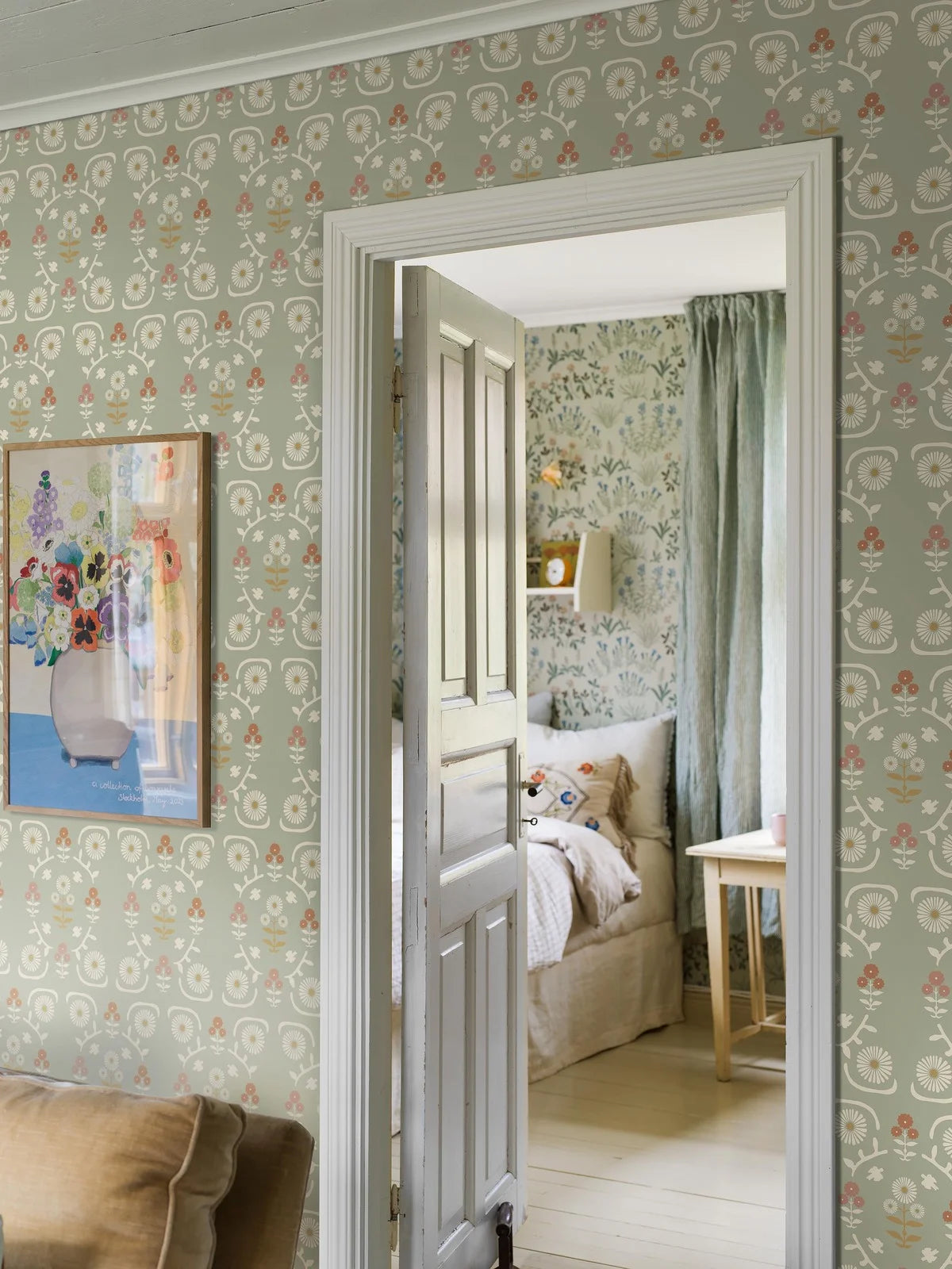 ISOLDE Green Floral Pattern Wallpaper with Cream