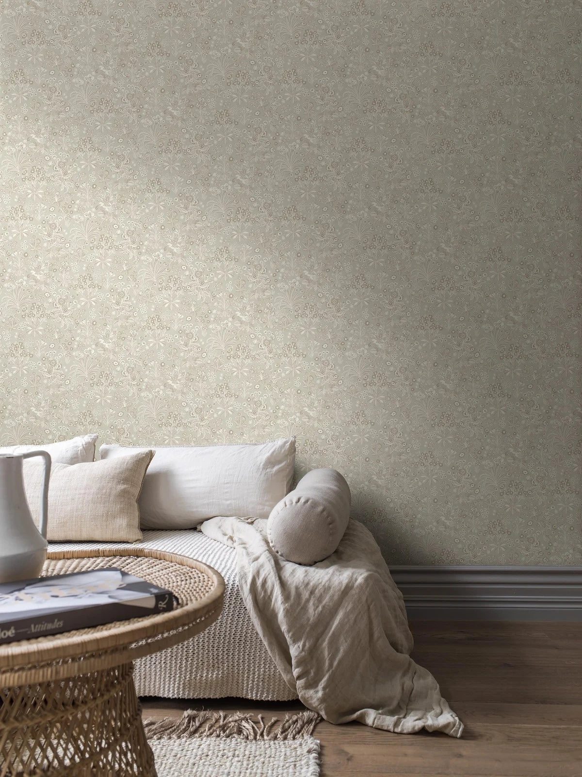 Beige floral pattern wallpaper TUVA with cream