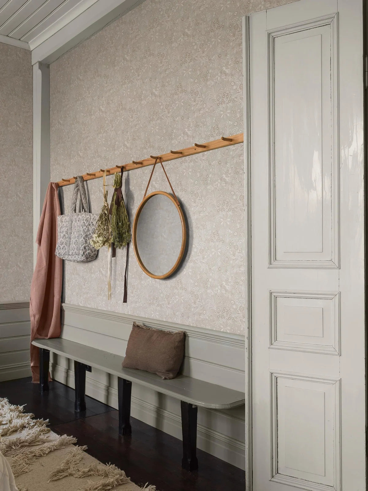 Beige floral pattern wallpaper TUVA with cream