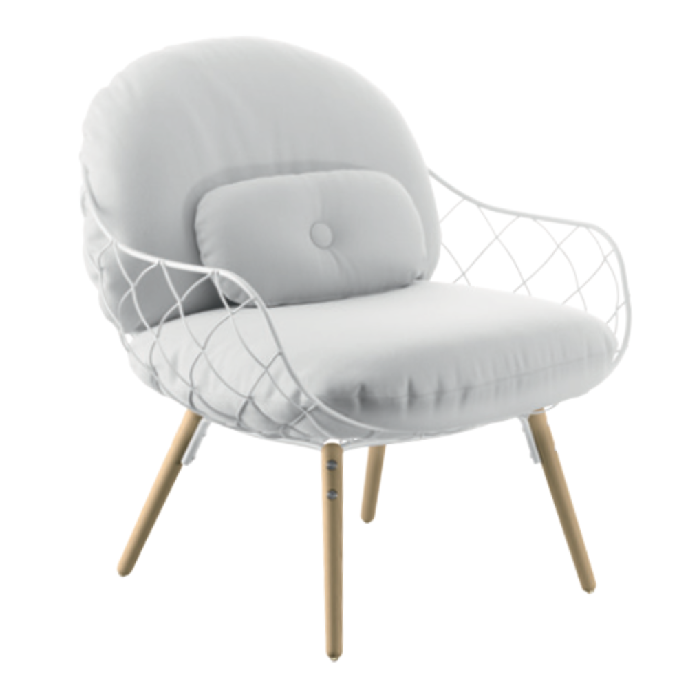Witte PIÑA fauteuil met essen basis