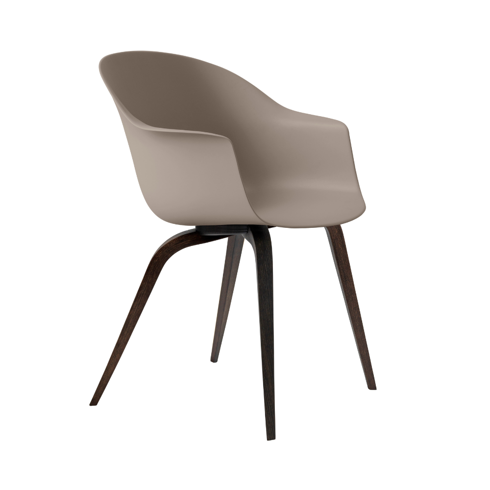 Stoel BAT beige met een donkere eiken basis