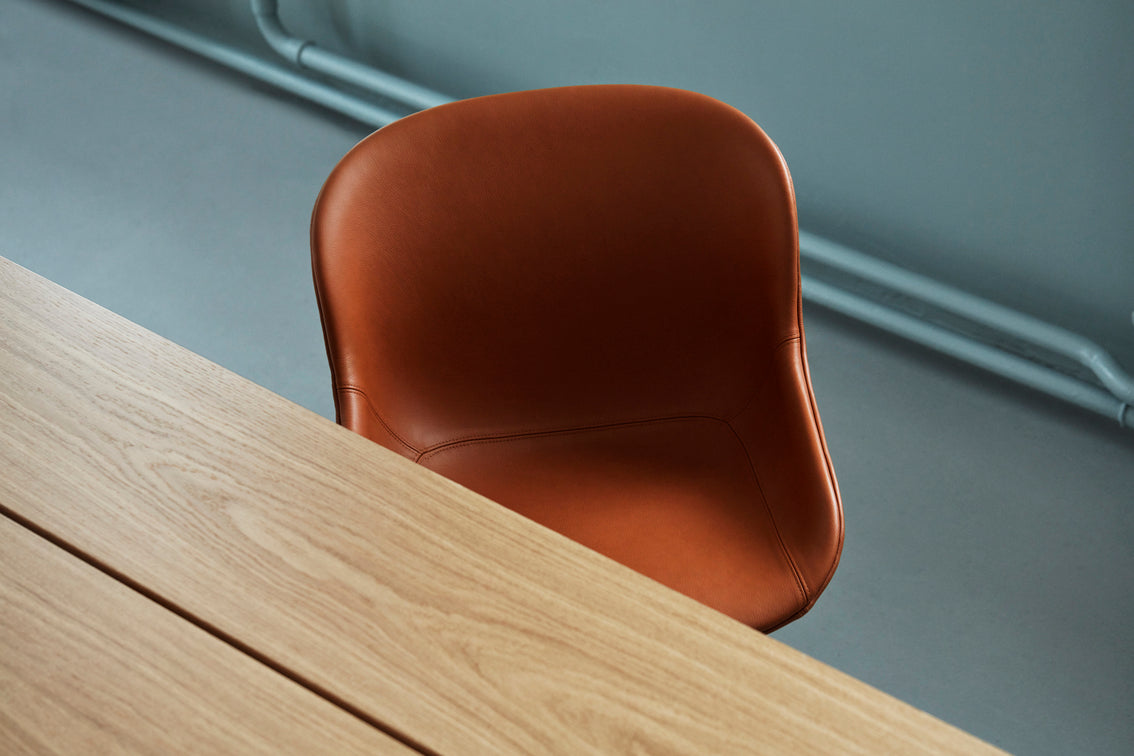 HYG 4L Upholstered Office chair with an aluminum base