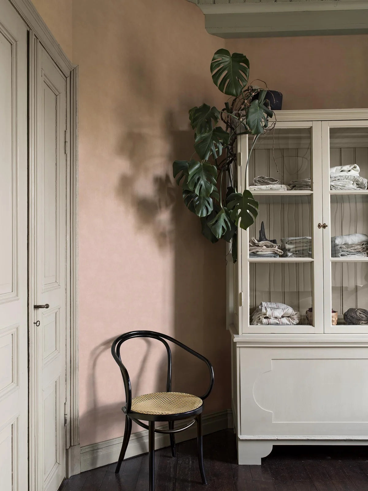 Tapeta imitująca płótno SHADES - RHODONITE jasny różowy na ścianę – styl minimalistyczny