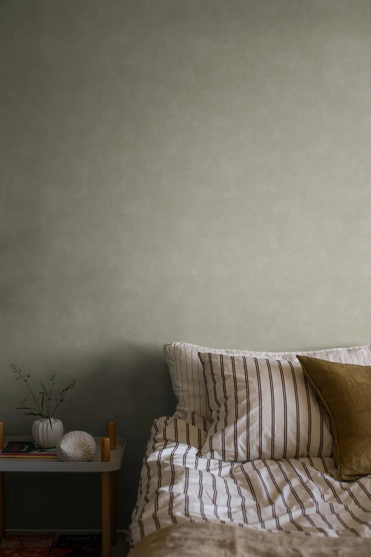 Canvas-like Wallpaper SHADES - PHONOLITE muted green