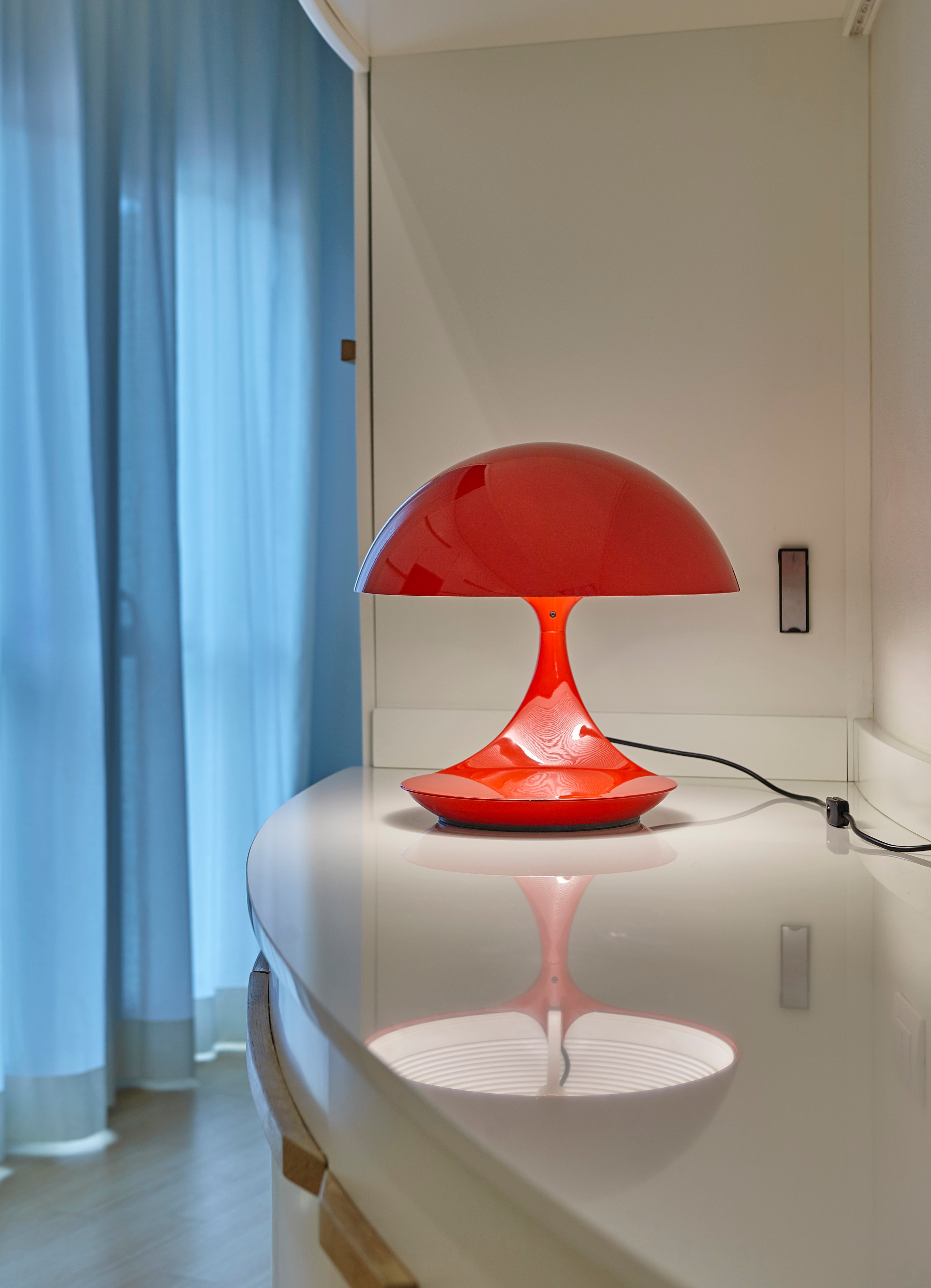 Tischlampe COBRA in glänzendem Rot