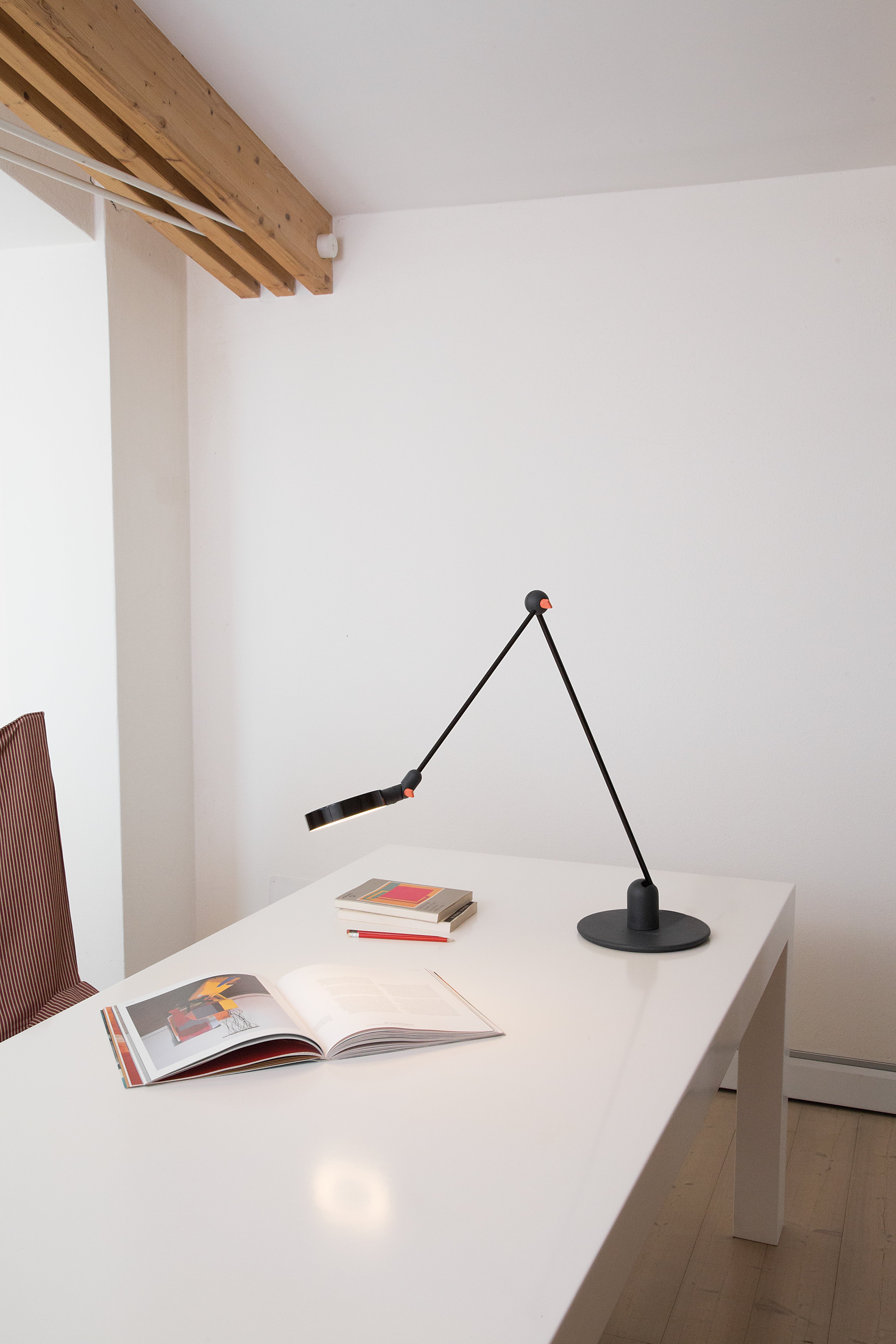 Lampa biurkowa L'AMICA czarny z koralowym