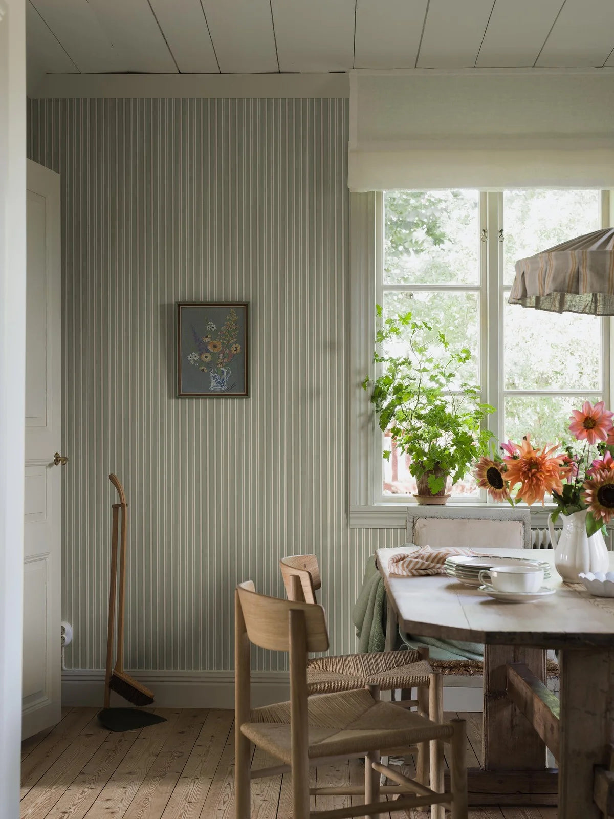 Gestreifte Tapete PÄRLRAND grün mit weiß