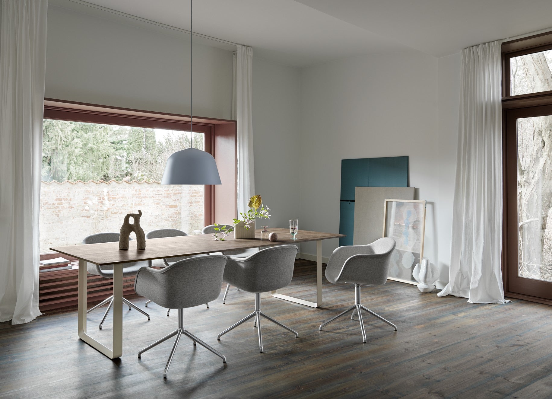 Tafel 70/70 donker eikenhout met witte basis