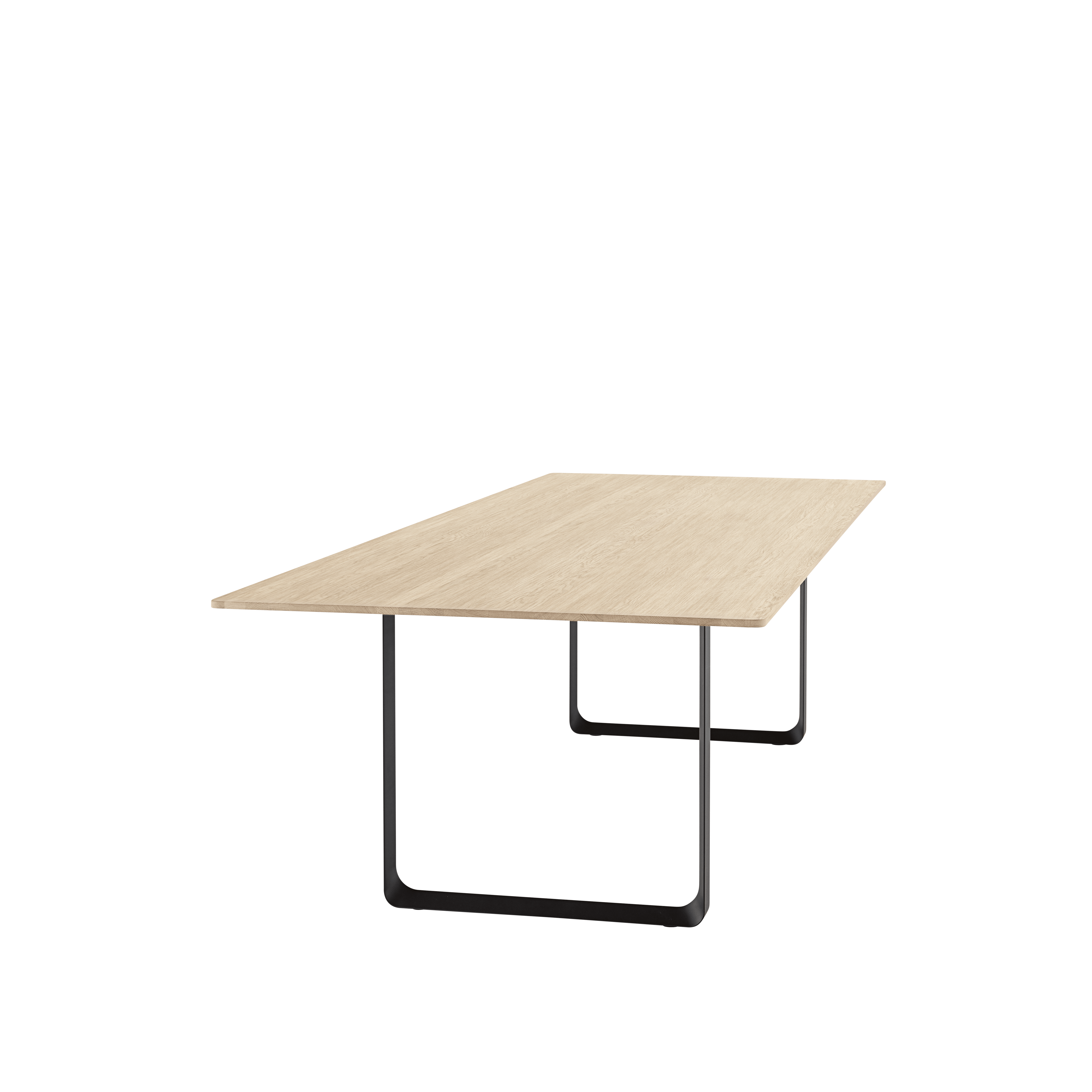 Tisch 70/70 aus Eichenholz mit schwarzem Gestell