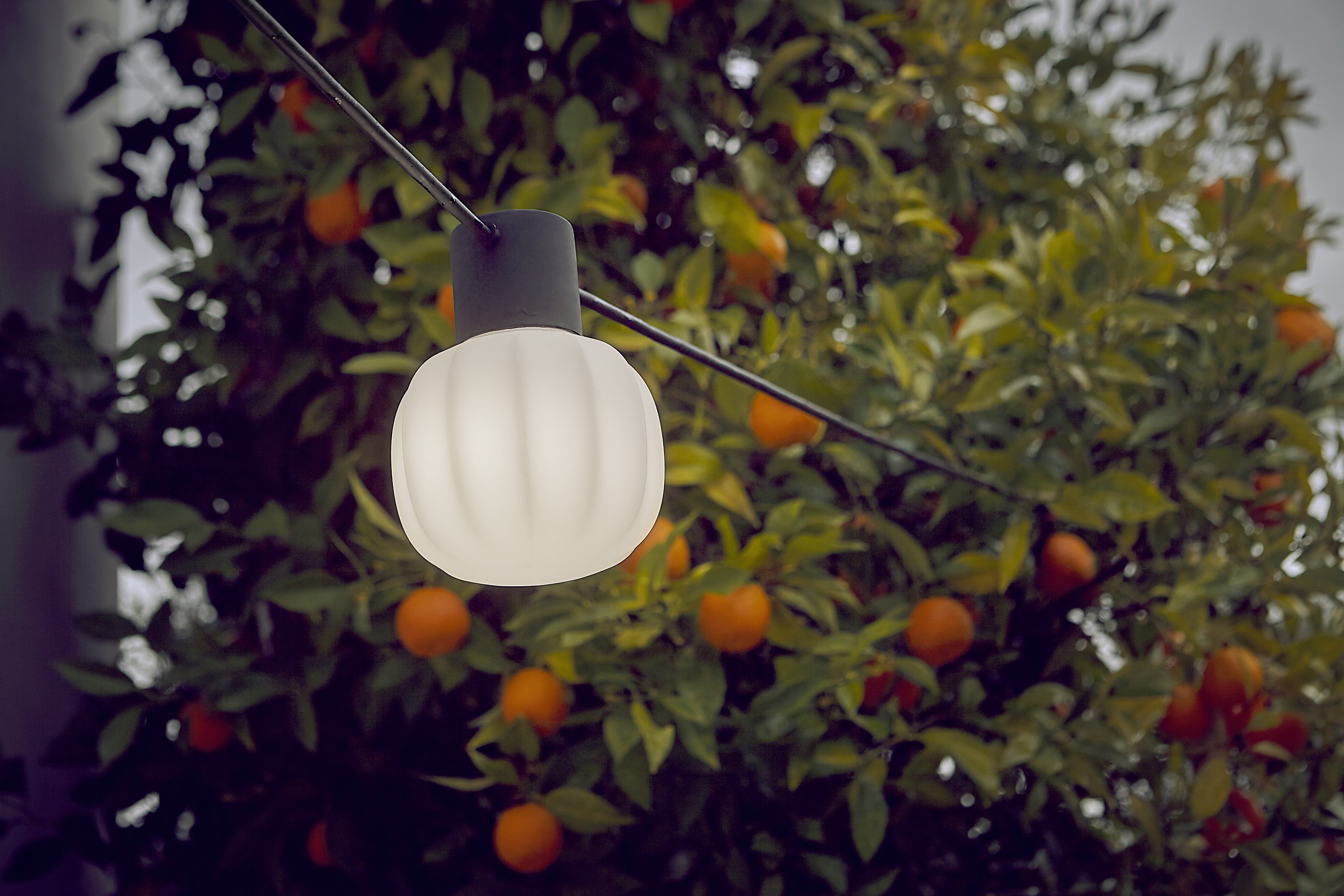 Lampa wisząca zewnętrzna KIKI biały z czarnym