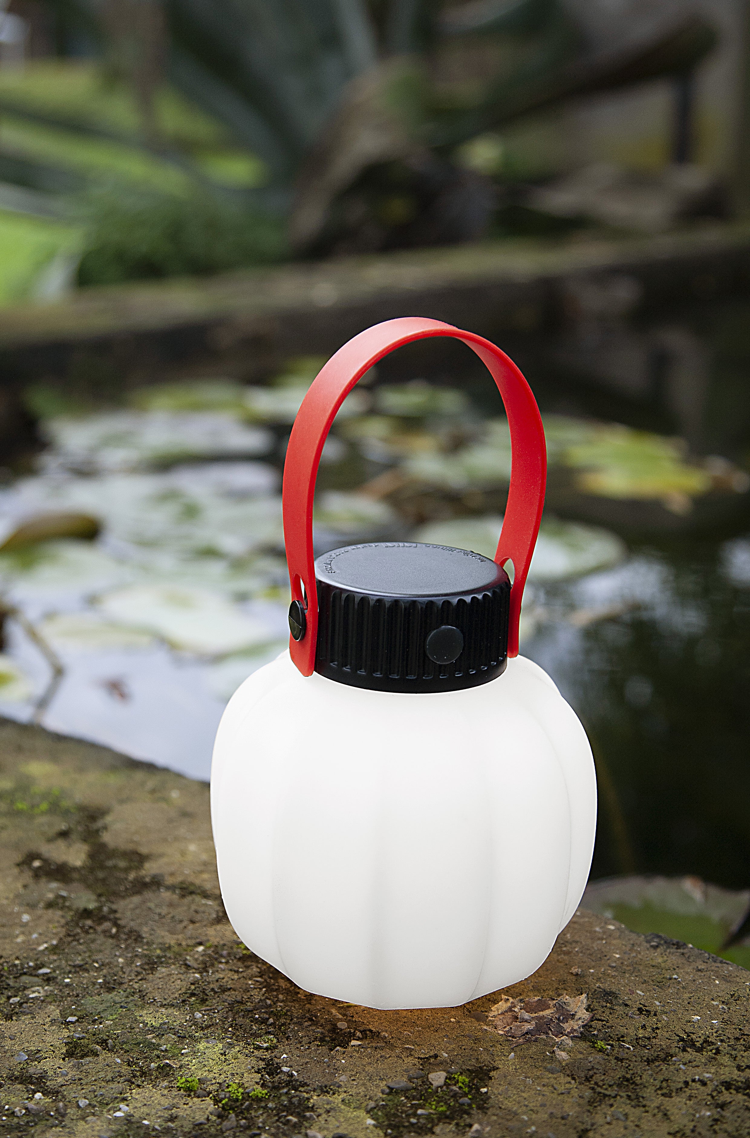 Draagbare buitenlamp KIKI wit met siliconen handvat