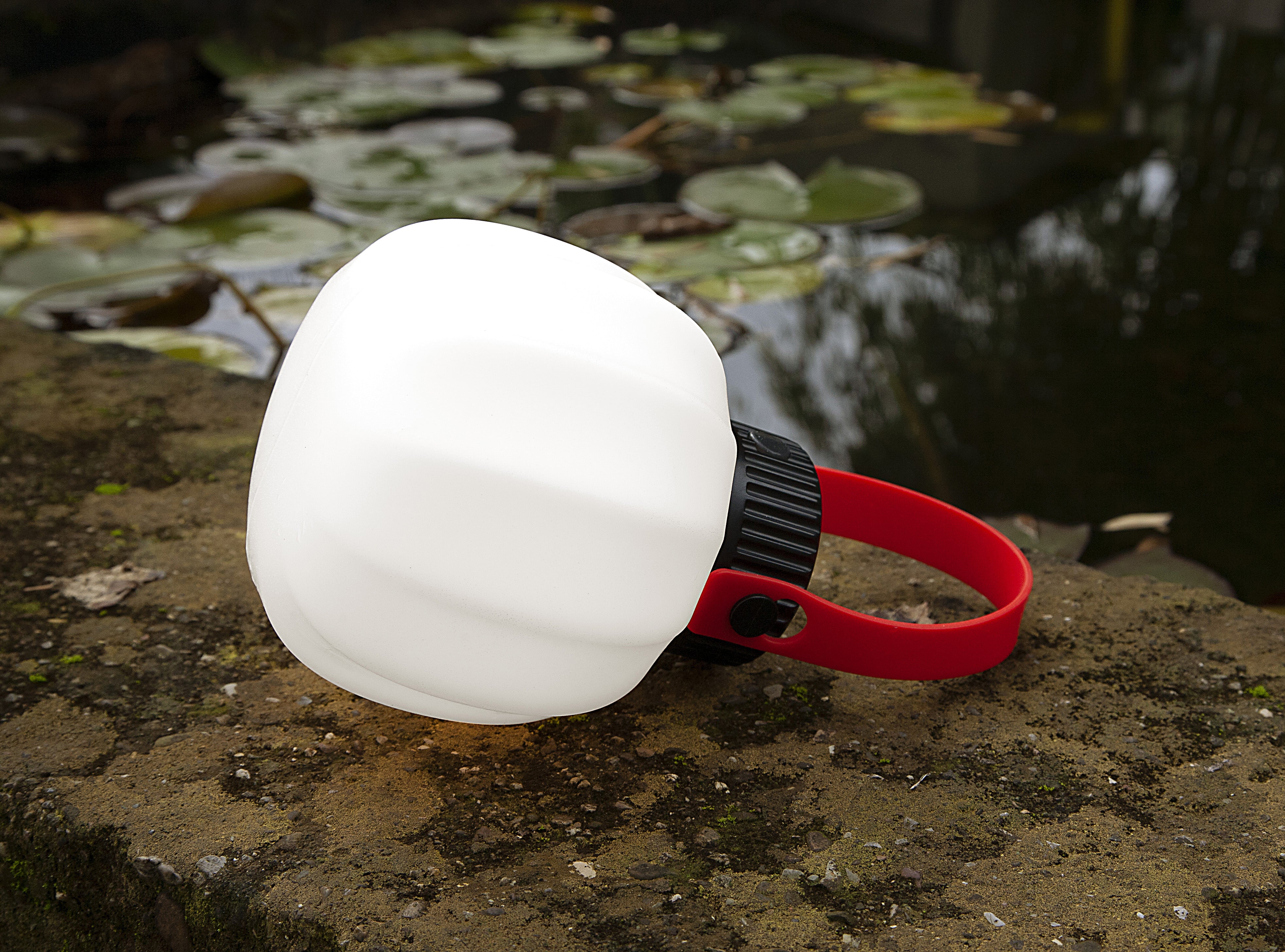 Draagbare buitenlamp KIKI wit met siliconen handvat