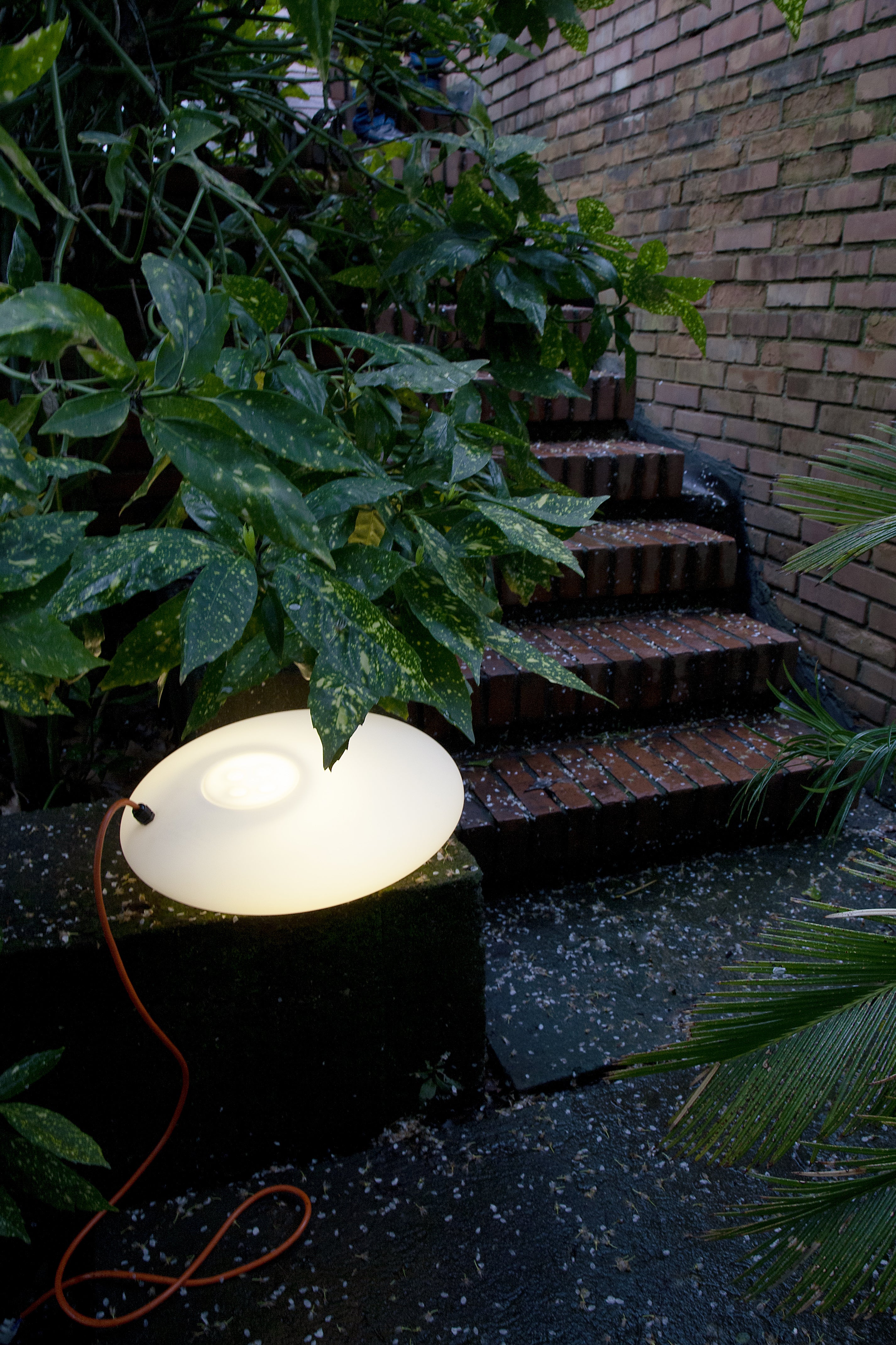 Buiten vloerlamp GLOUGLOU POL wit