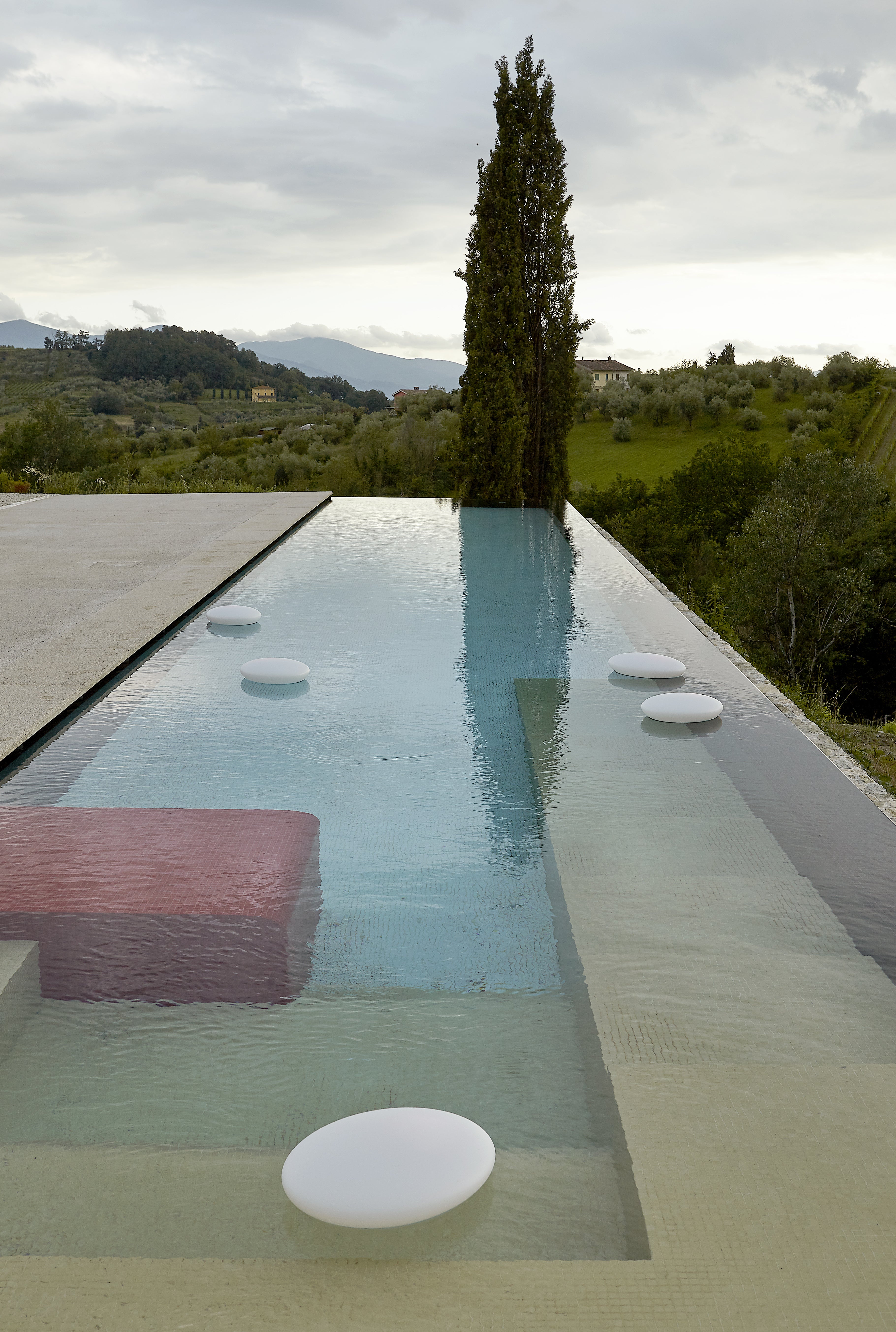 Buiten vloerlamp GLOUGLOU POL wit