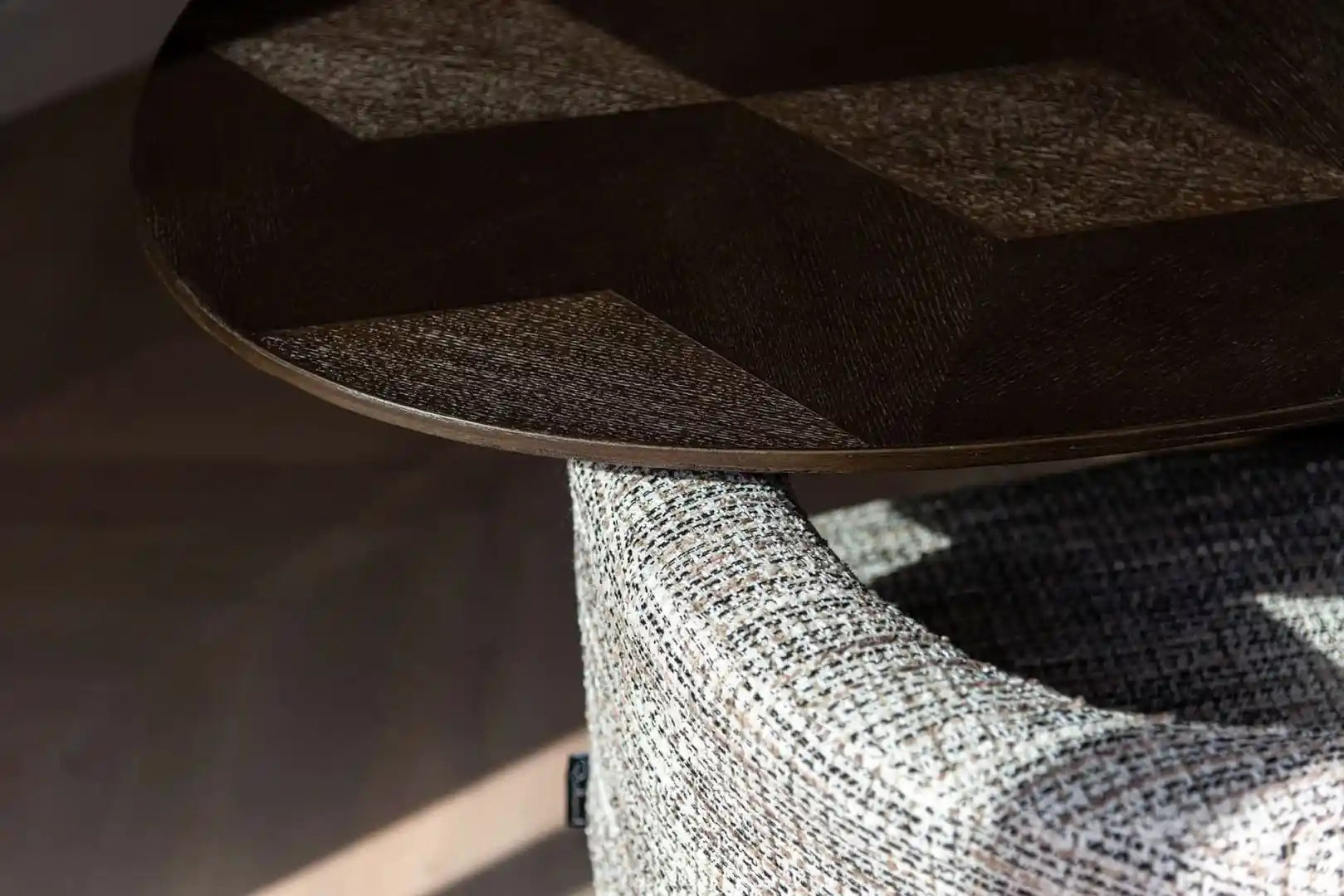 LUXOR brown oval table with a gold base