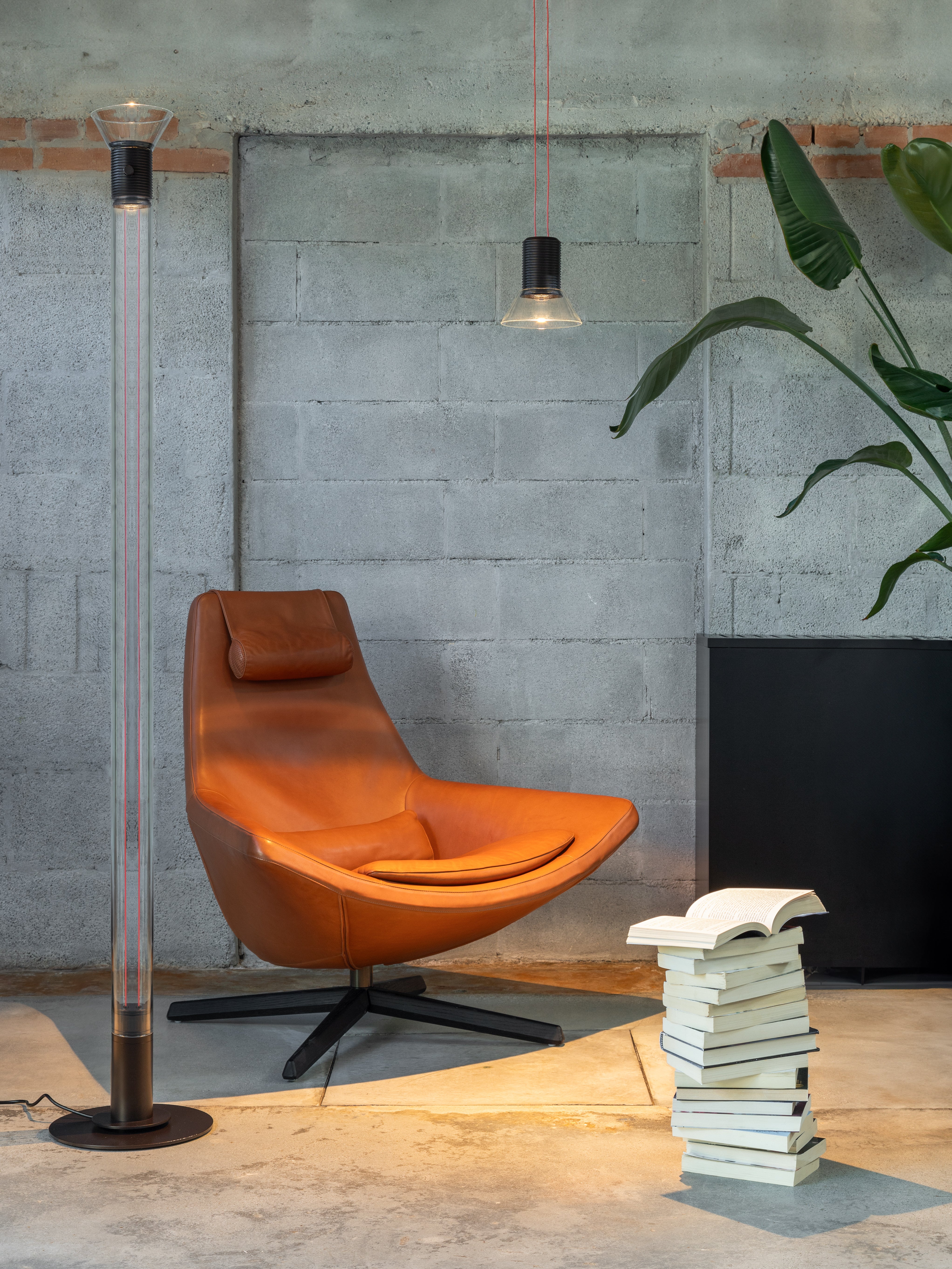 Vloerlamp DIA transparant met matte grijze elementen