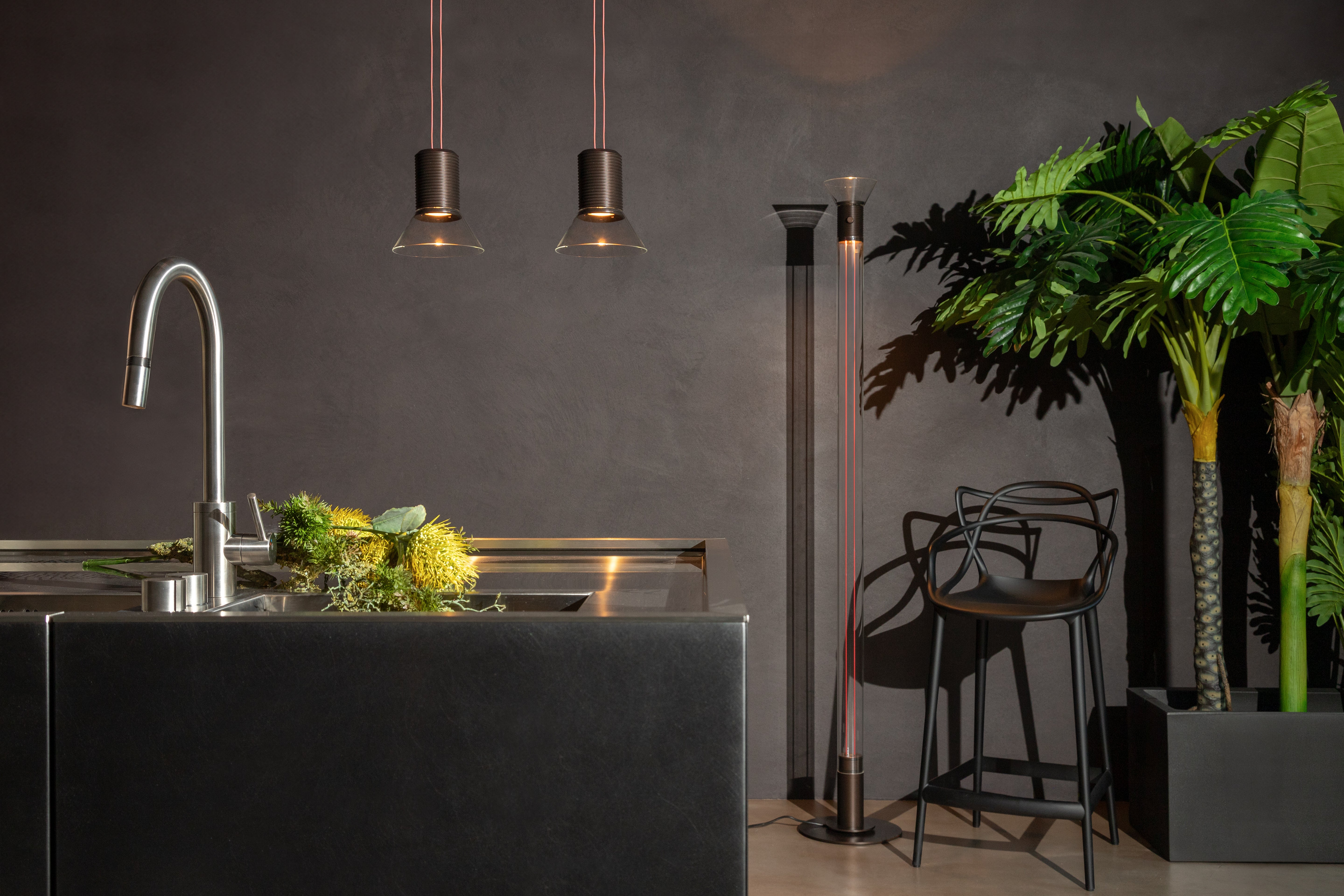 Vloerlamp DIA transparant met matte grijze elementen
