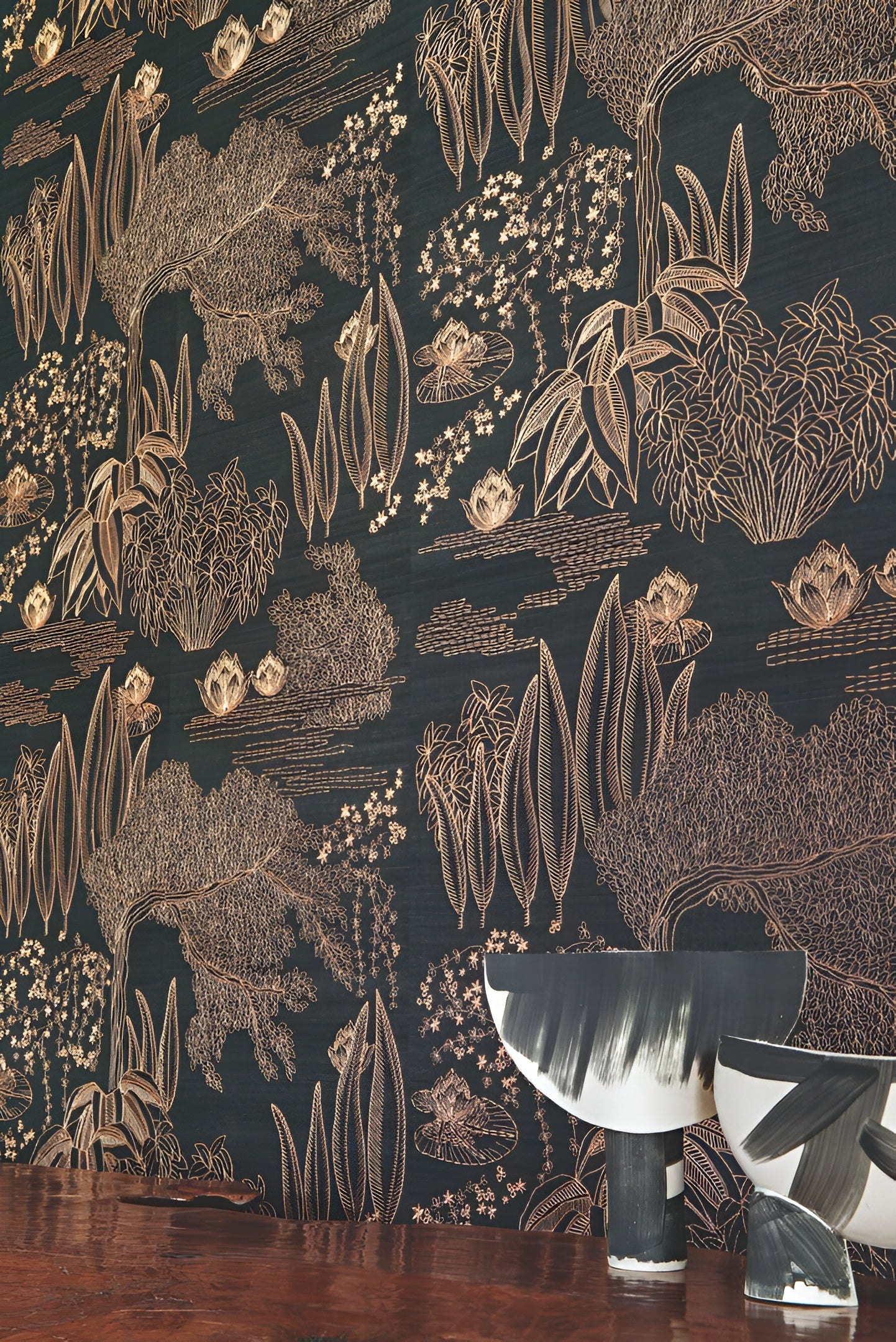 Vezelbehang met plantenmotief HASU - NOIR CUIVRÉ zwart met koperkleur