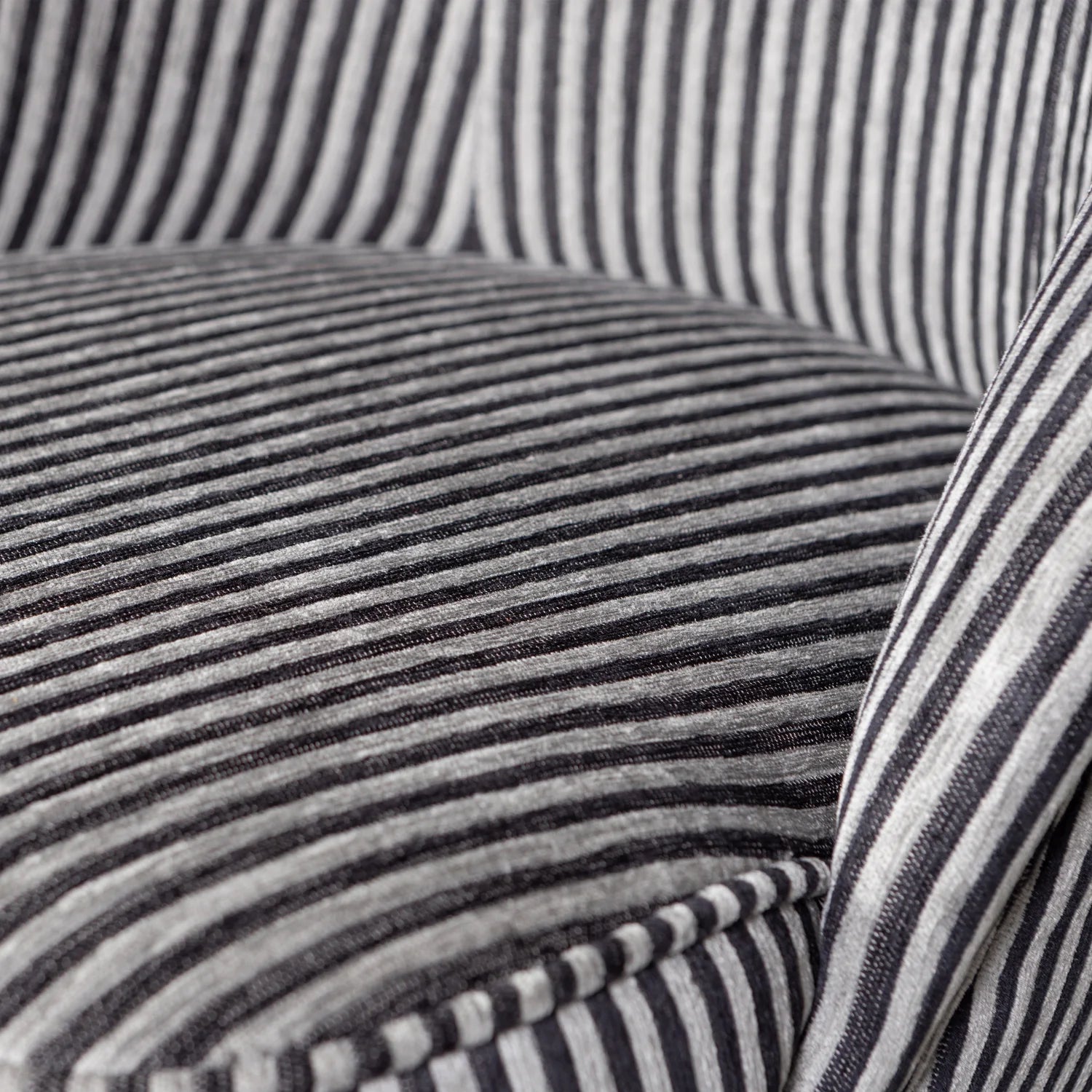 Vogue -Stuhl schwarz und weiß gestreift