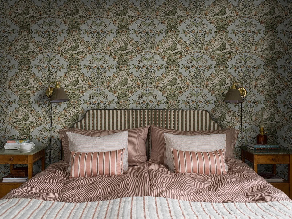 Vlies-Tapete mit pflanzlichem Muster SKENNINGE blau mit grün