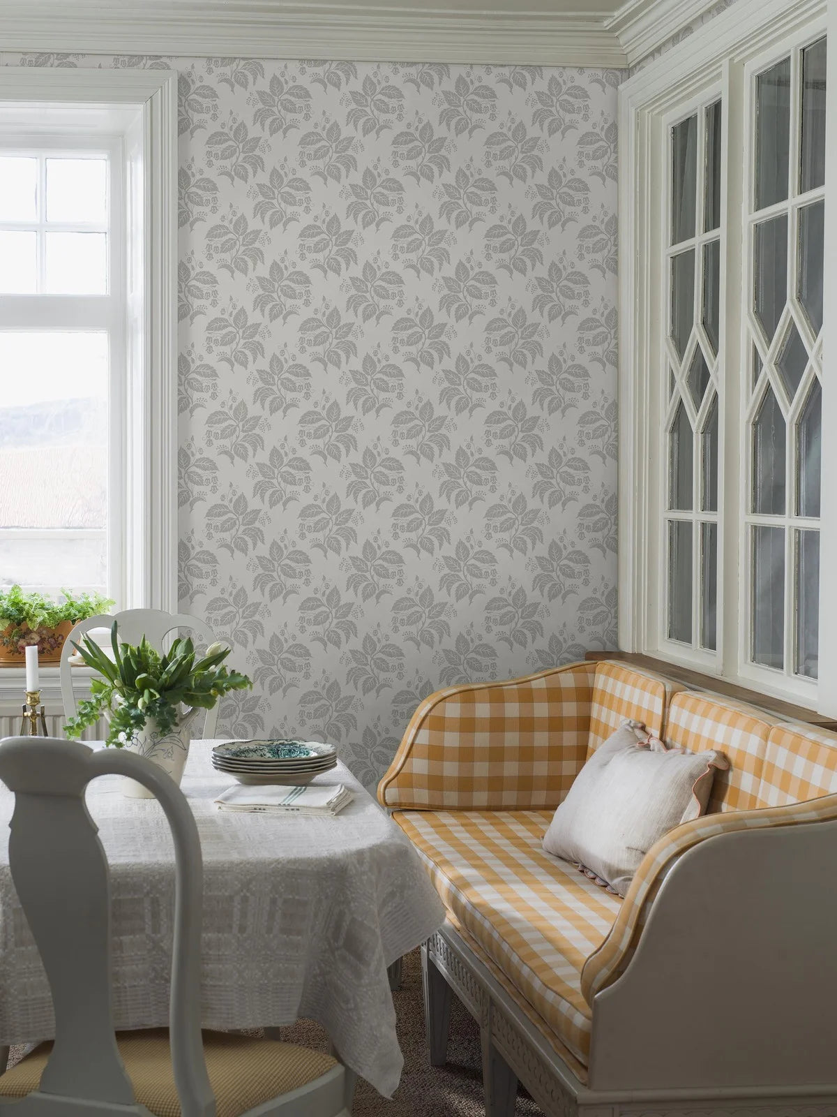 Vliesbehang met plantaal patroon TENGBERGSKA wit met grijs